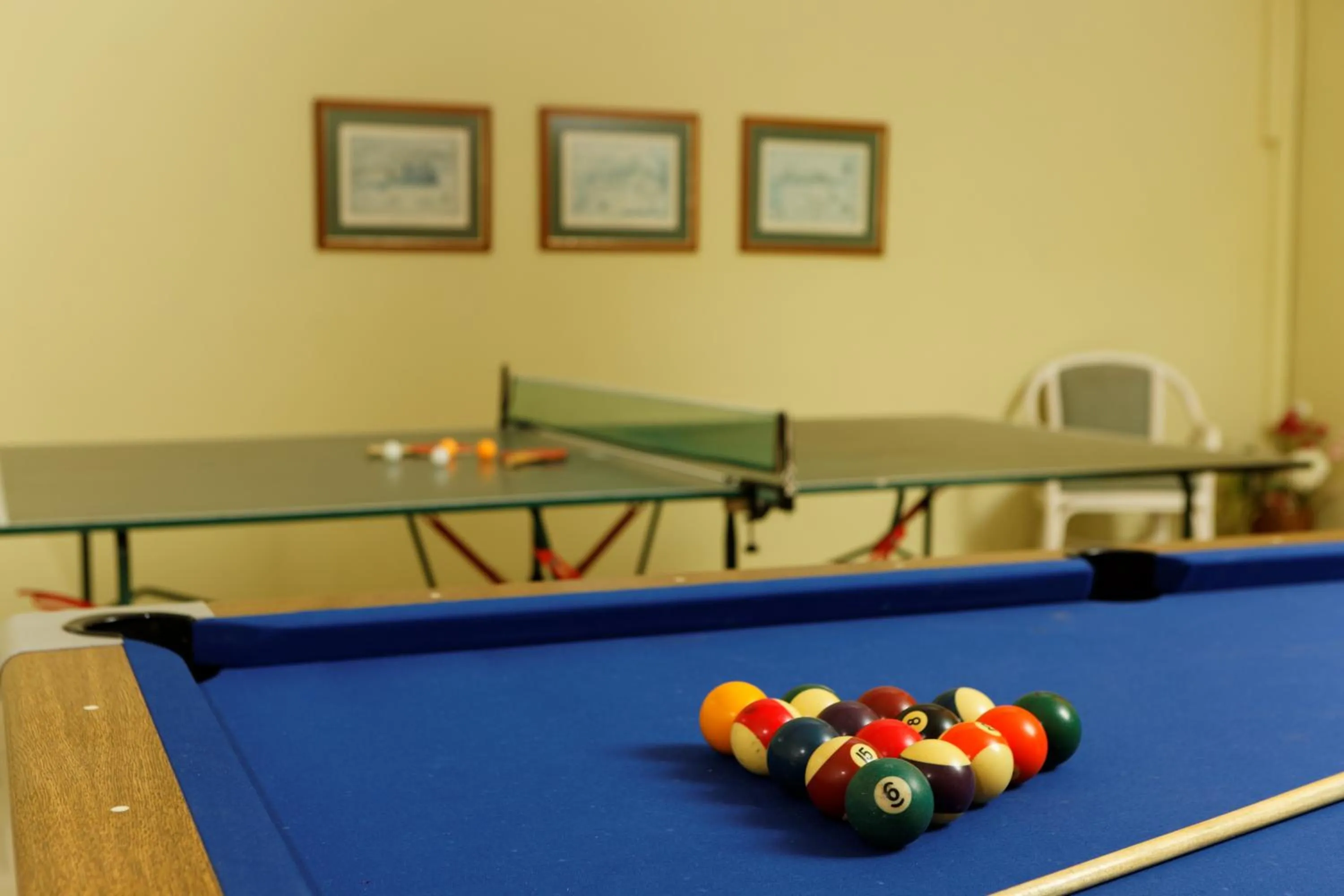 Billiard in Indigo Mare