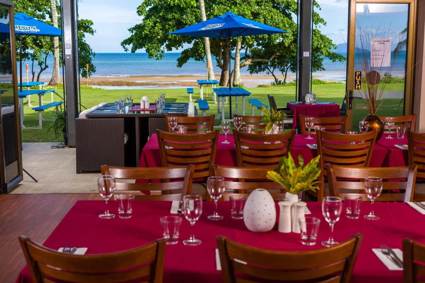 Restaurant/places to eat in King Reef Resort