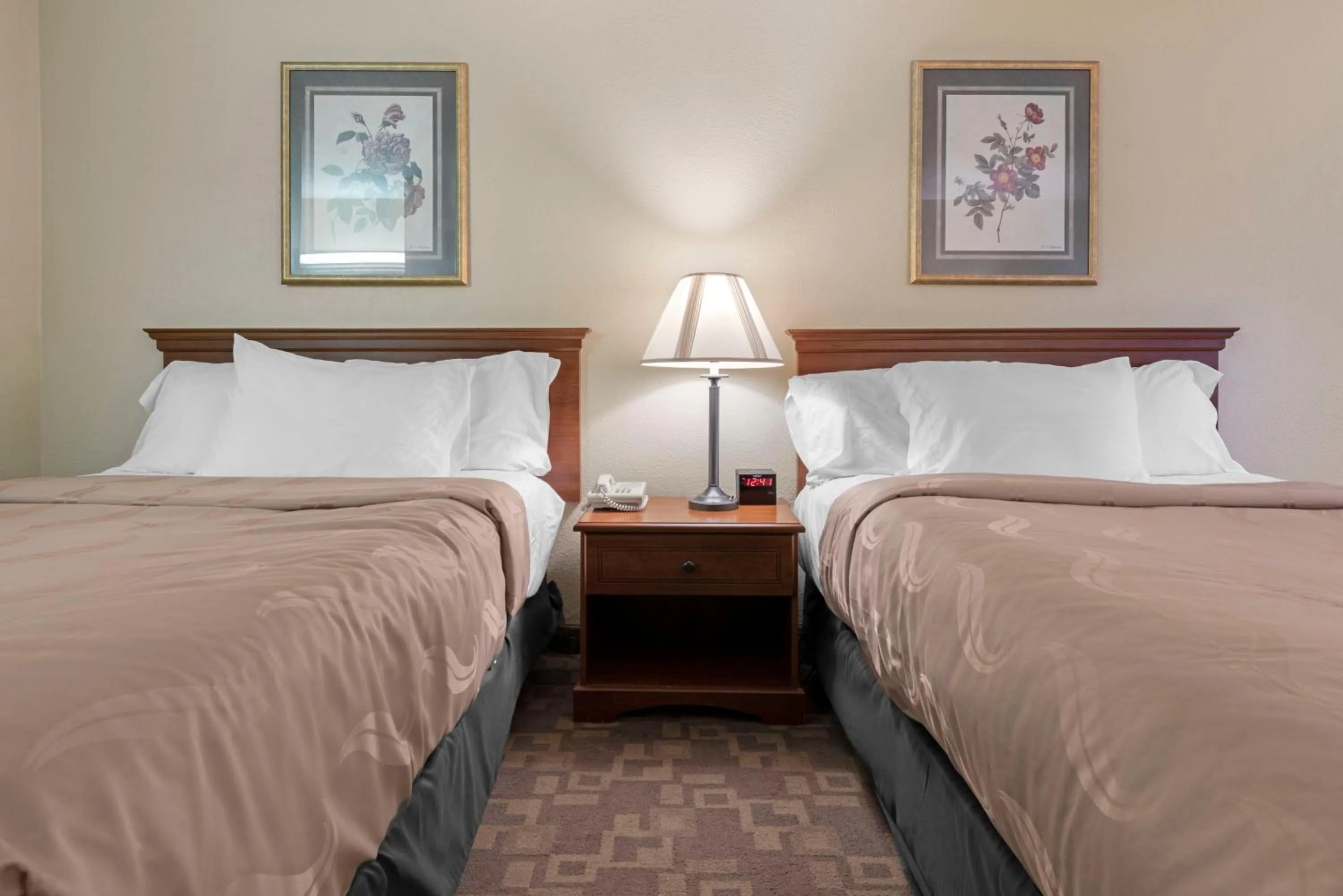 Bed in Quality Inn Washington Court House