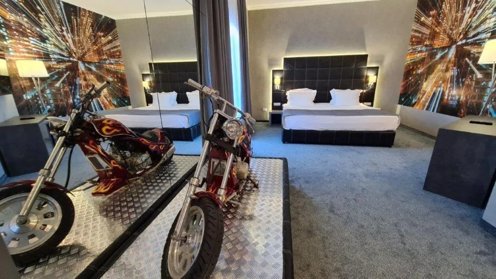 Property building, Bed in Aqua Hotel