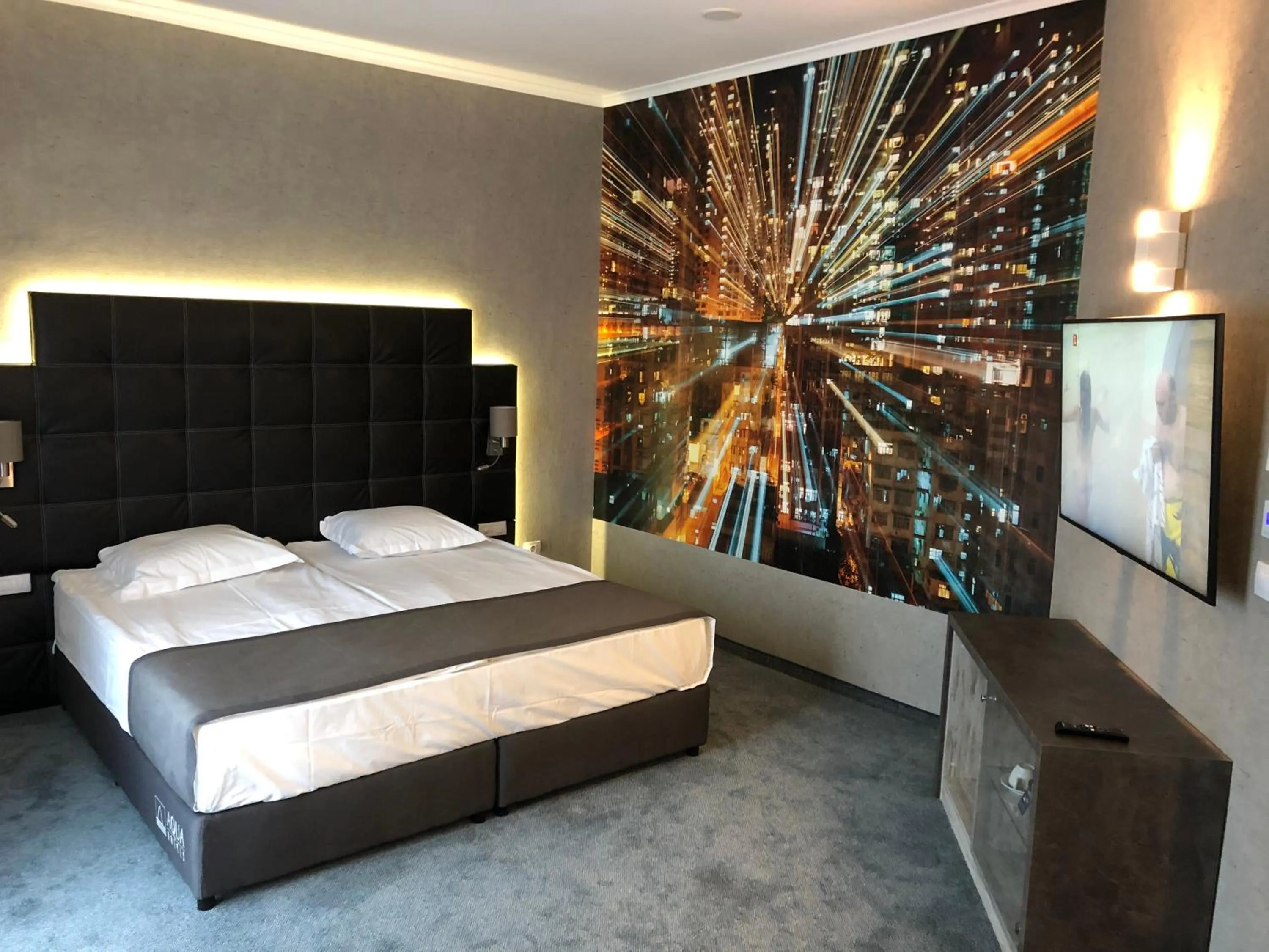 Photo of the whole room, Bed in Aqua Hotel