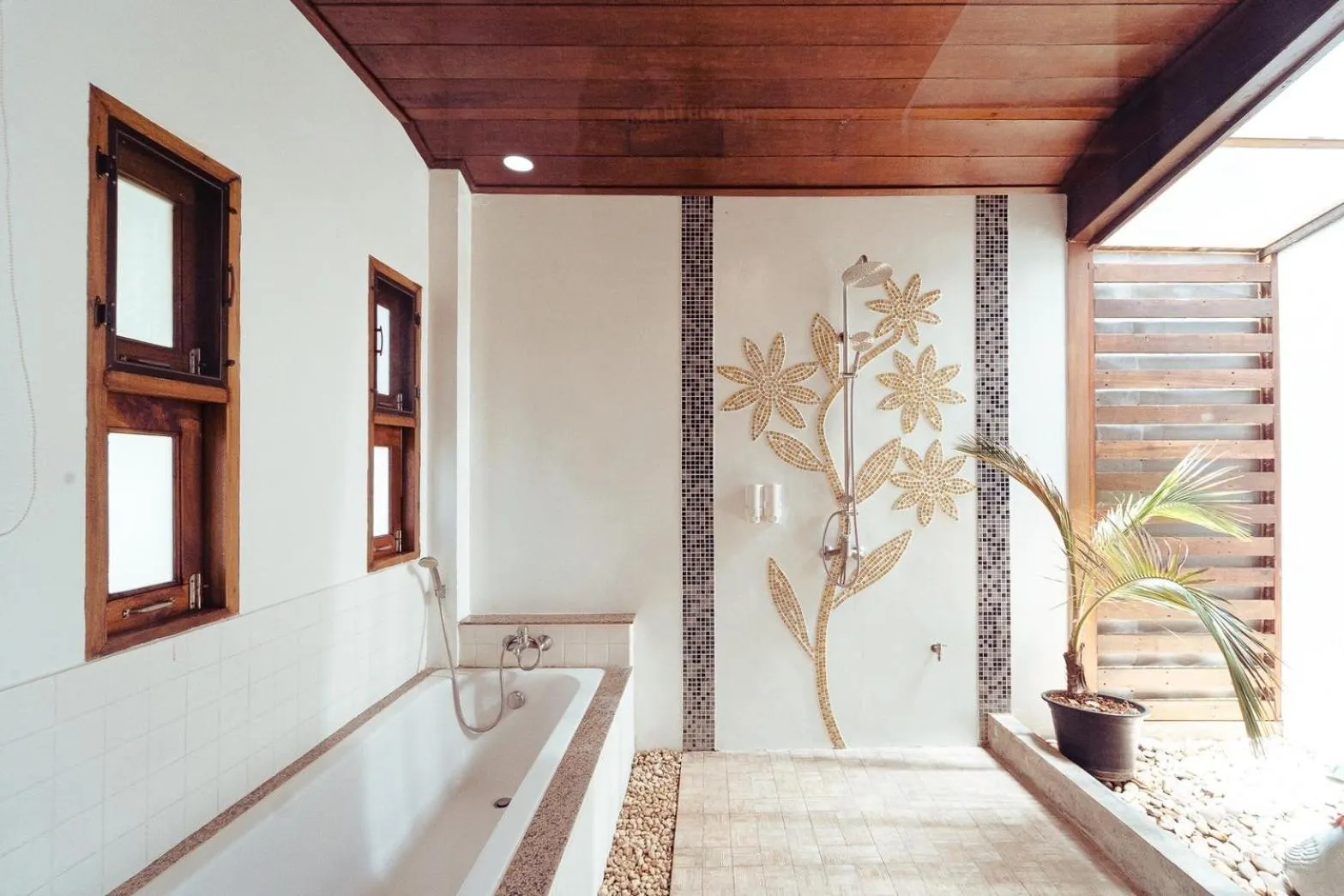 Bathroom in Maikaew Damnoen Resort