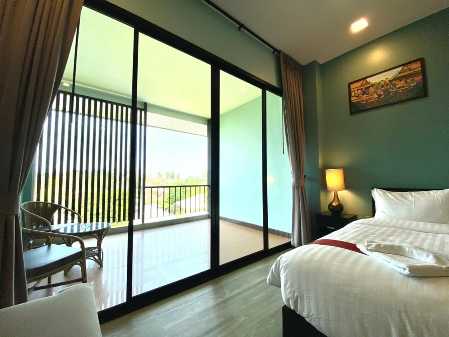 Photo of the whole room, Bed in Maikaew Damnoen Resort