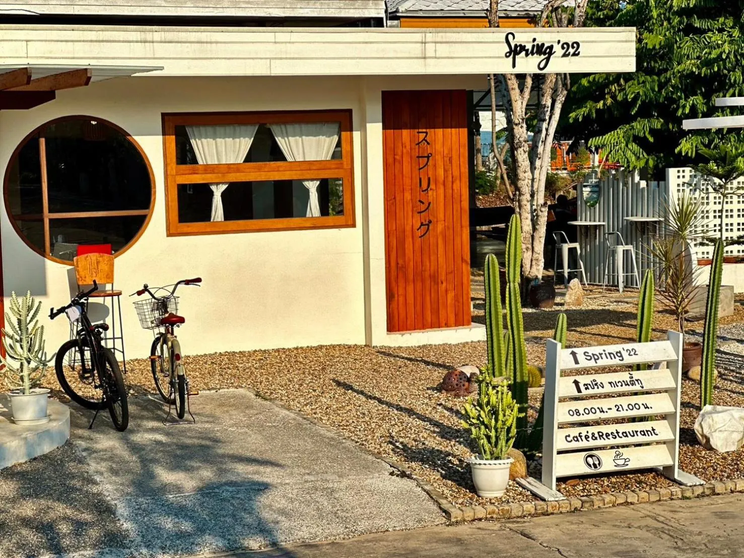 Dining area in Maikaew Damnoen Resort