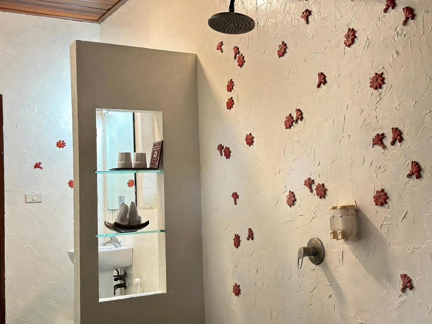 Bathroom in Maikaew Damnoen Resort