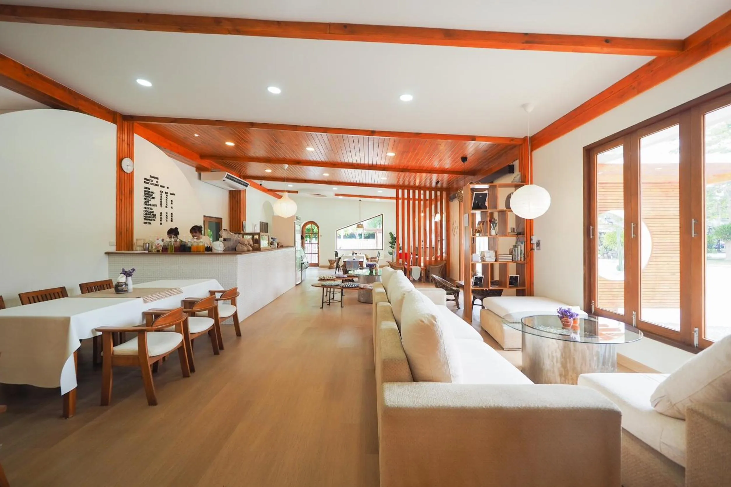 Dining area in Maikaew Damnoen Resort