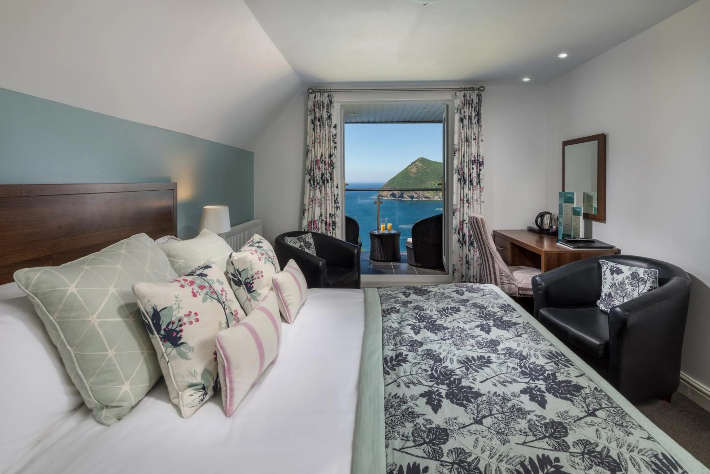 Sea view, Bed in Sandy Cove Hotel