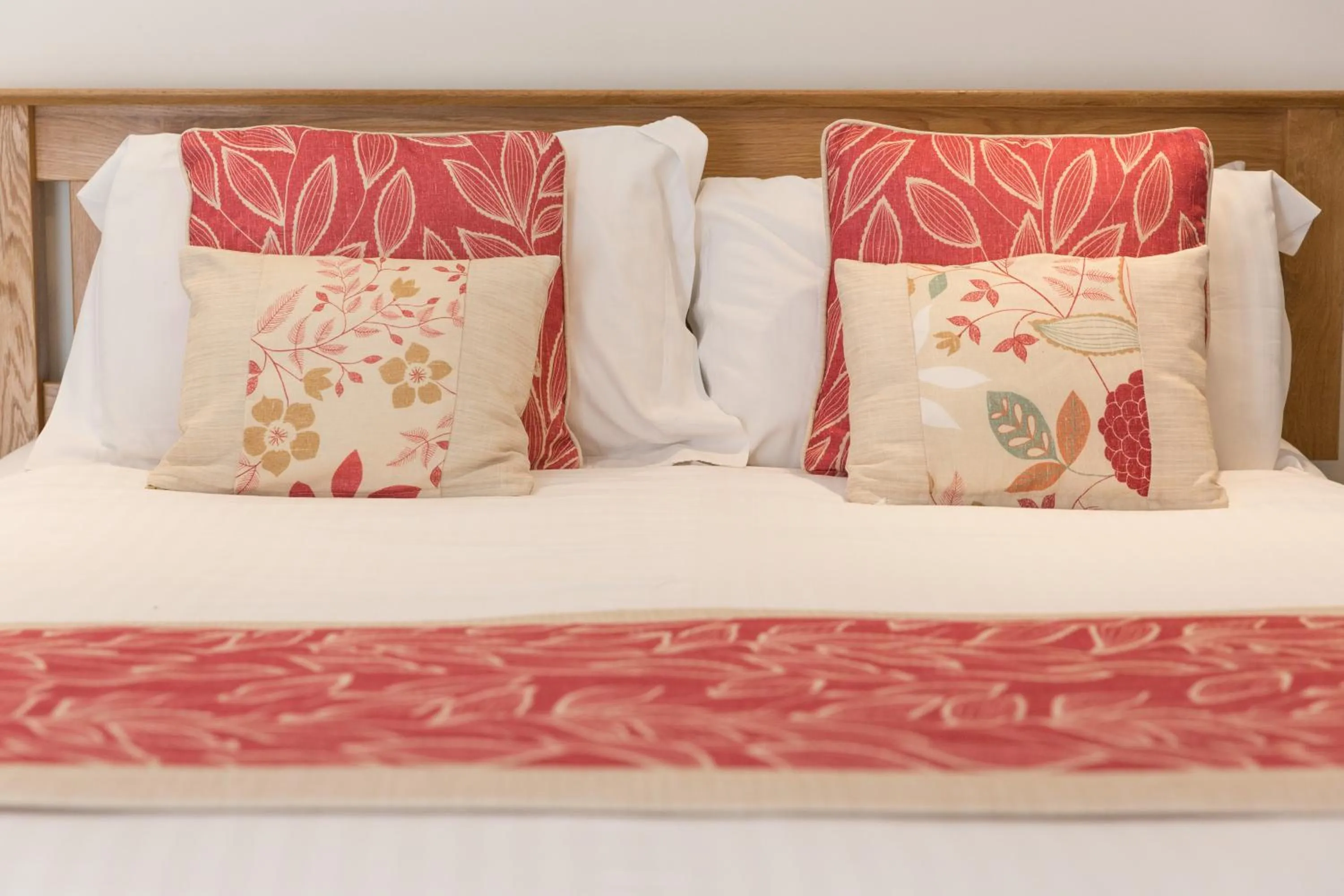 Other, Bed in Sandy Cove Hotel