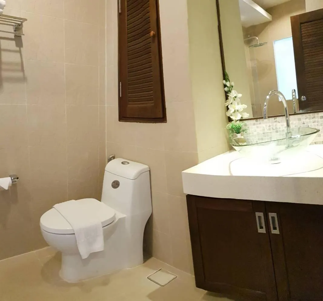 Shower in TSE Residence [by Samui Emerald]