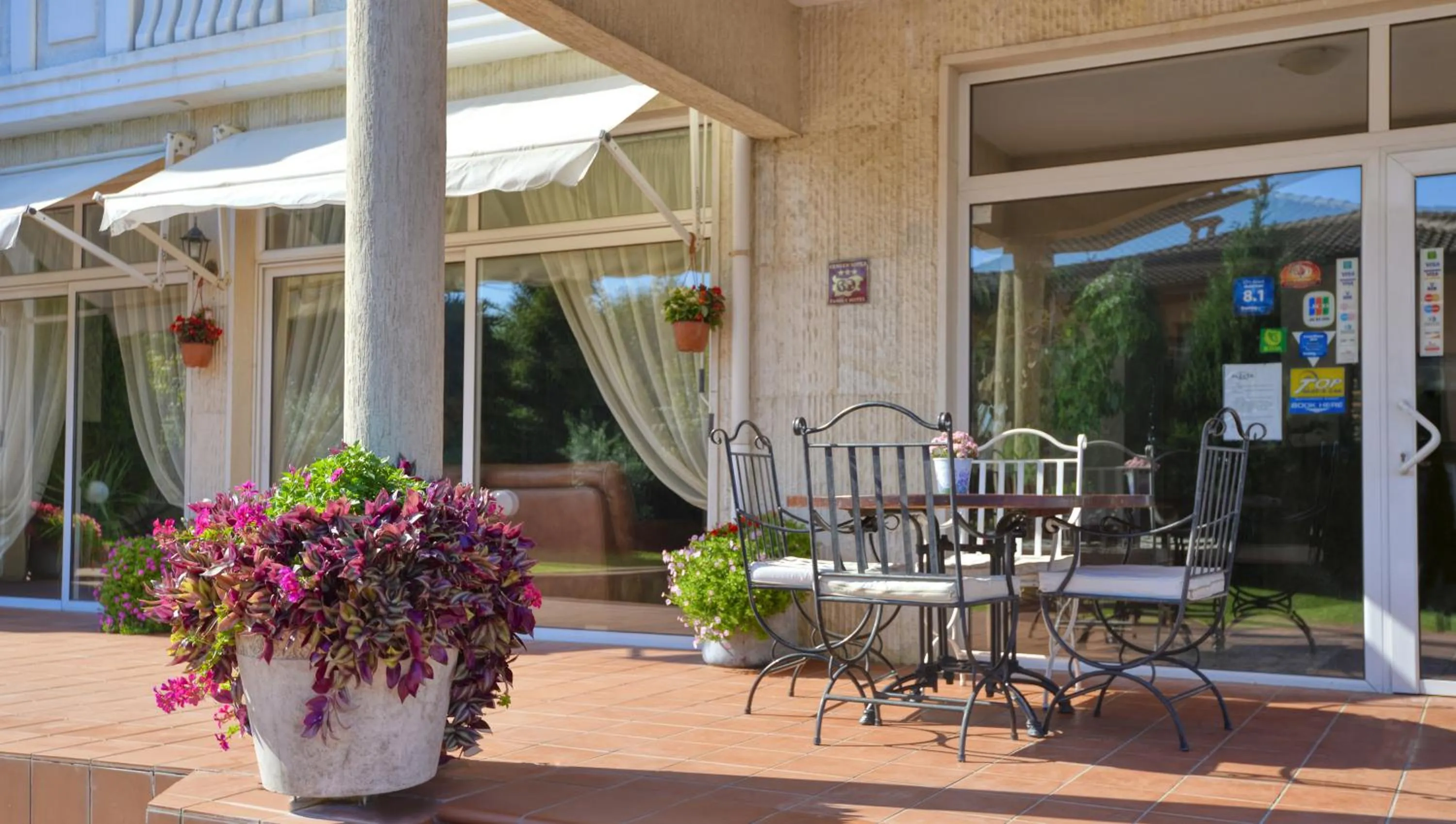 Alekta Hotel - Free Parking