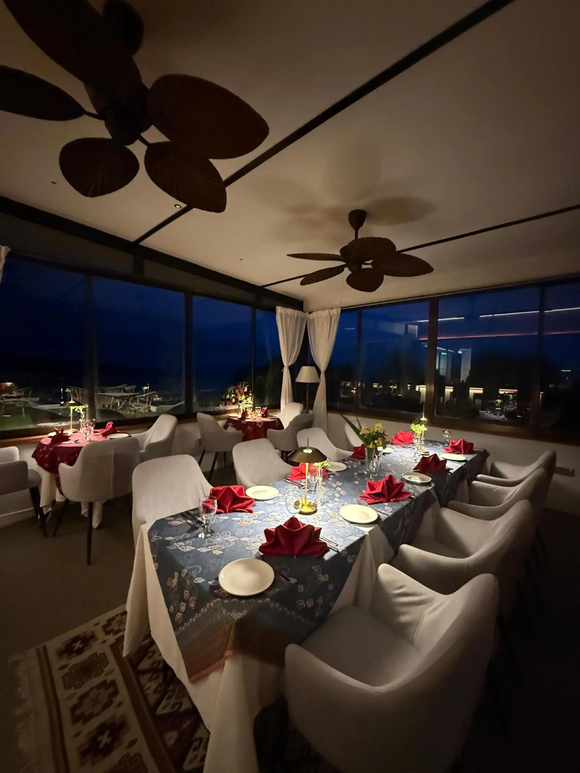 Restaurant/places to eat in Ambong Pool Villas - Private Pool