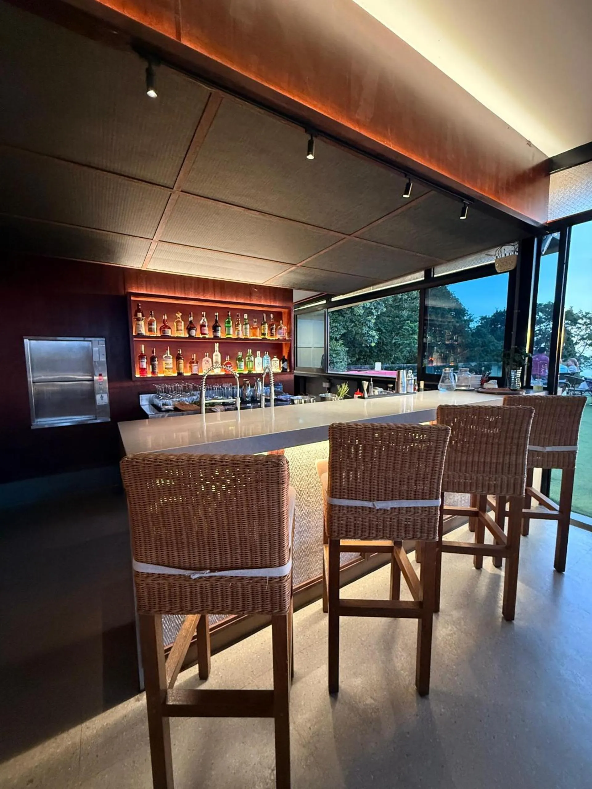 Restaurant/places to eat in Ambong Pool Villas - Private Pool