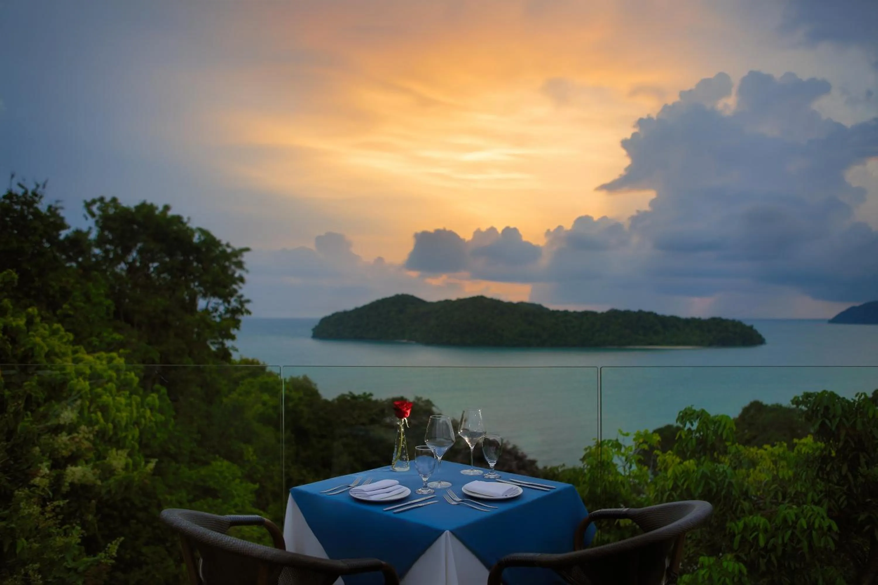 Restaurant/places to eat in Ambong Pool Villas - Private Pool