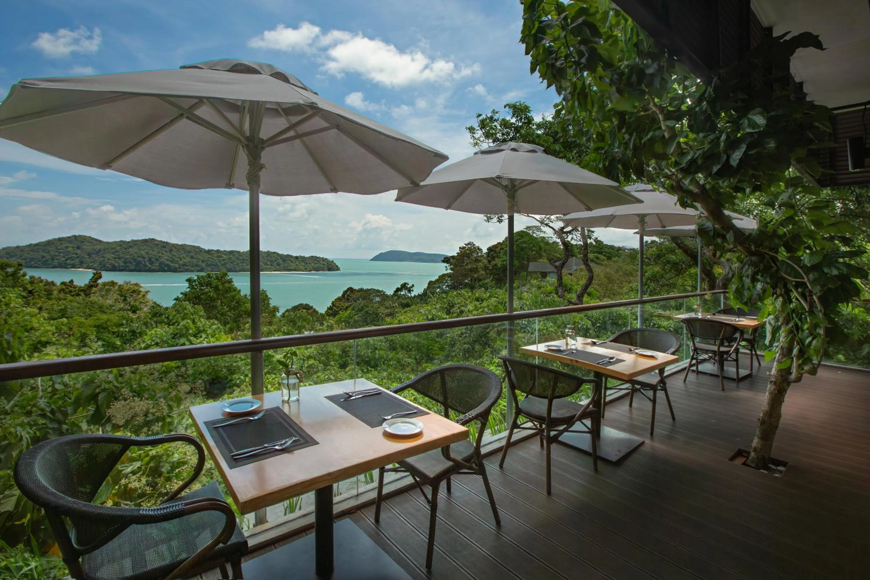 Restaurant/places to eat in Ambong Pool Villas - Private Pool