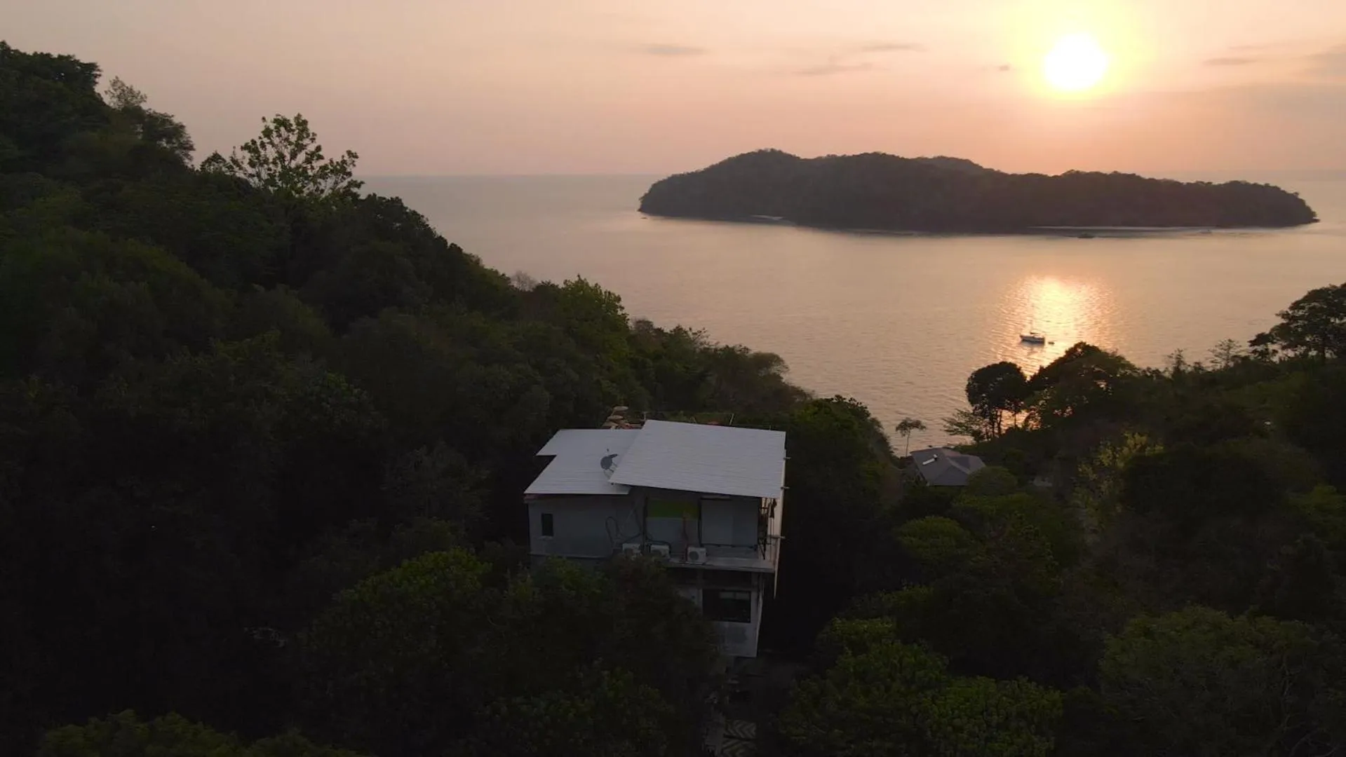 Property building in Ambong Pool Villas - Private Pool