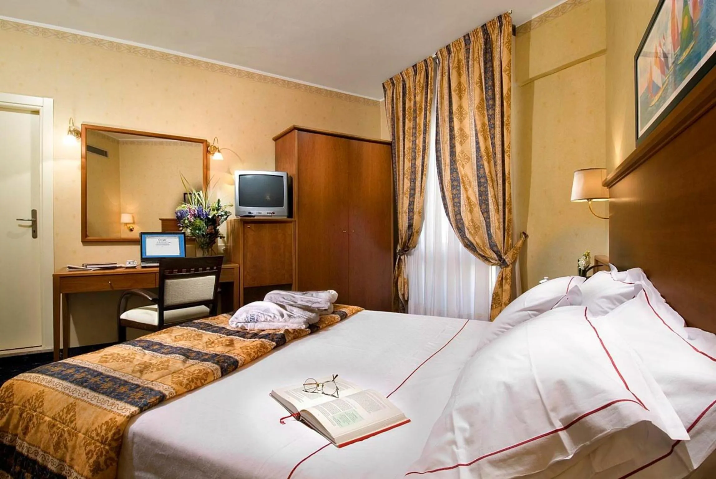 Photo of the whole room in Hotel Sarti