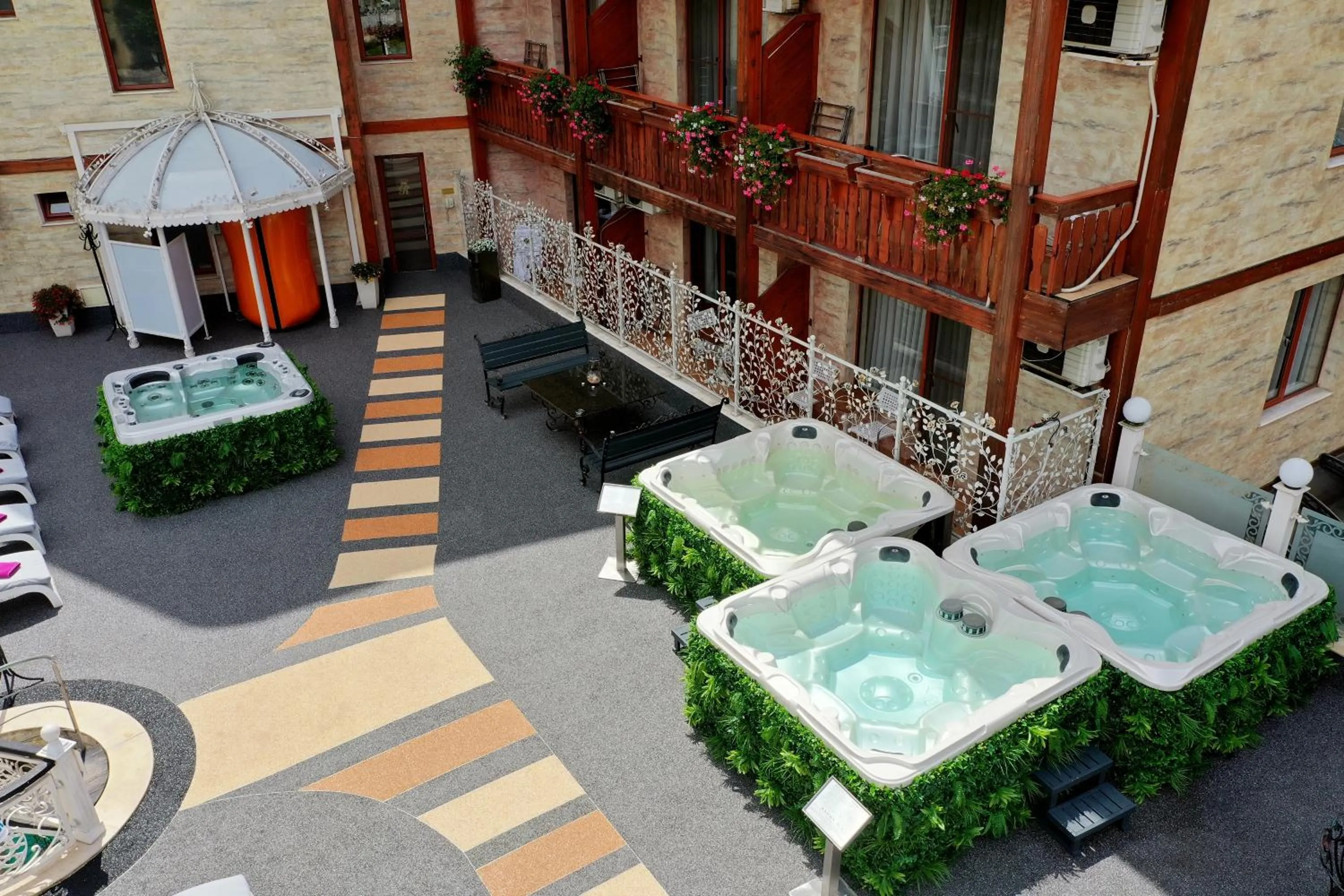 Hot Tub in Spa Hotel Rich