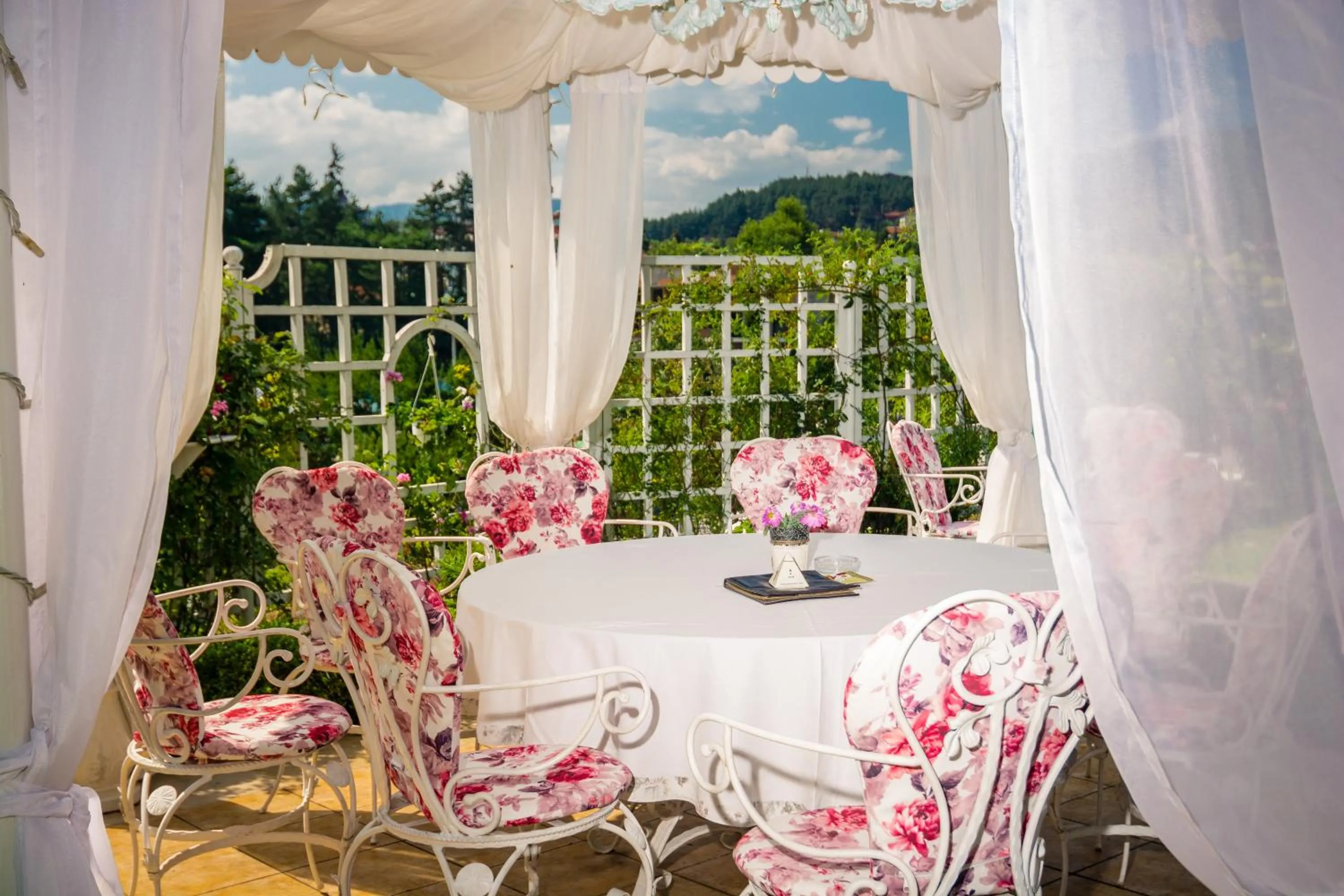 Restaurant/places to eat in Spa Hotel Rich