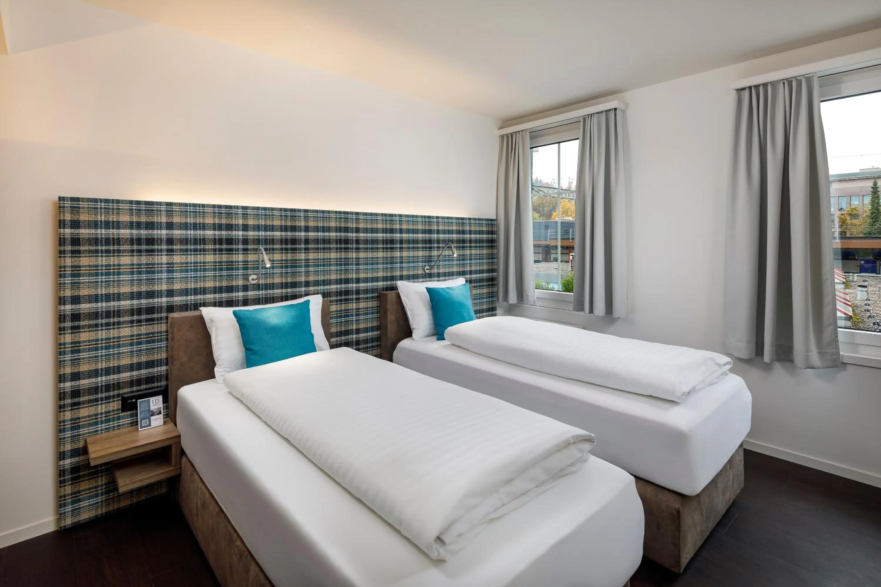 Bedroom, Bed in Hotel Schweizerhof