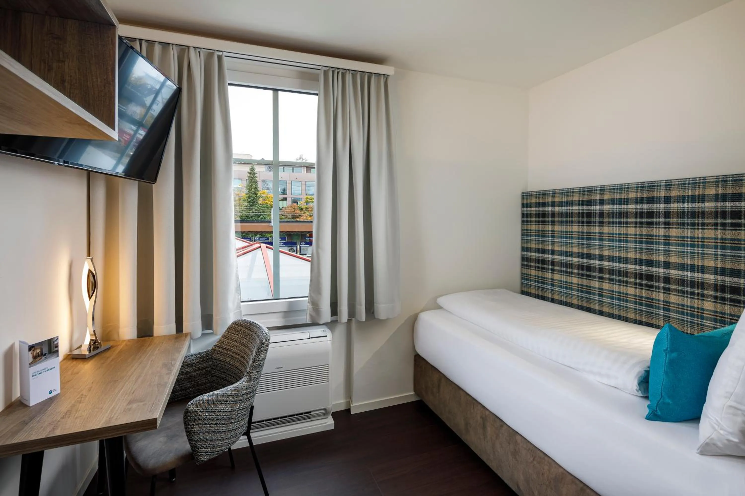 Bedroom, Bed in Hotel Schweizerhof