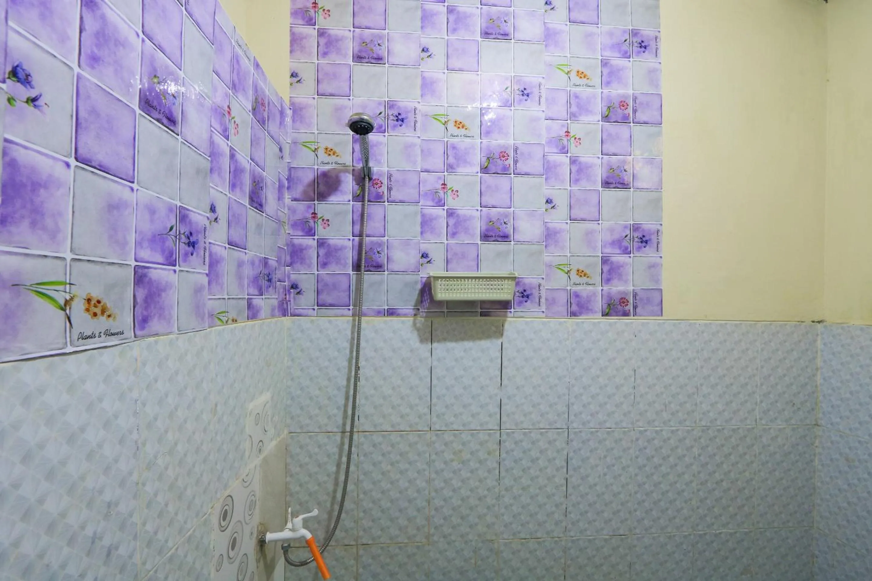 Bathroom in OYO 2497 Pesona Guest House