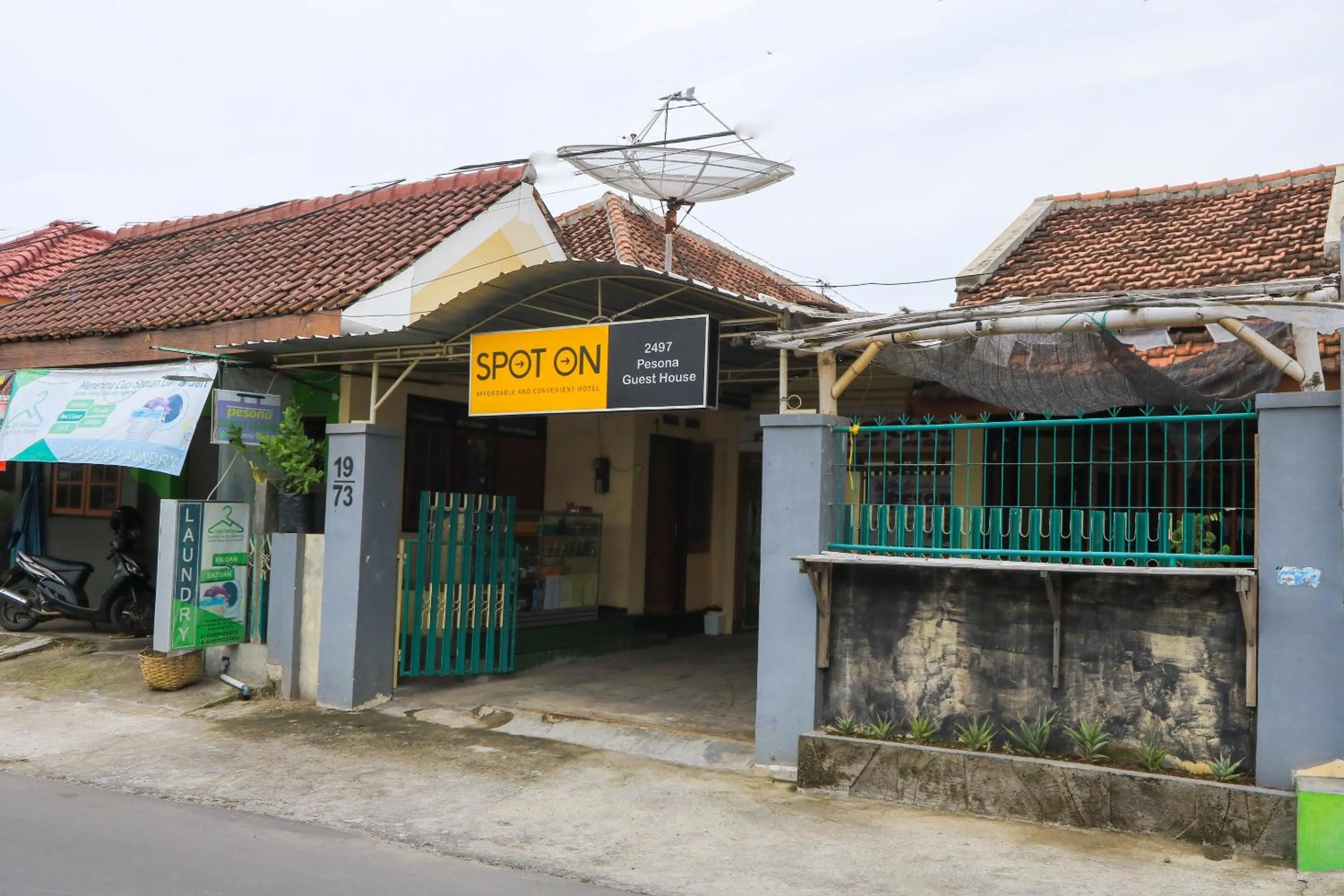 Facade/entrance in OYO 2497 Pesona Guest House