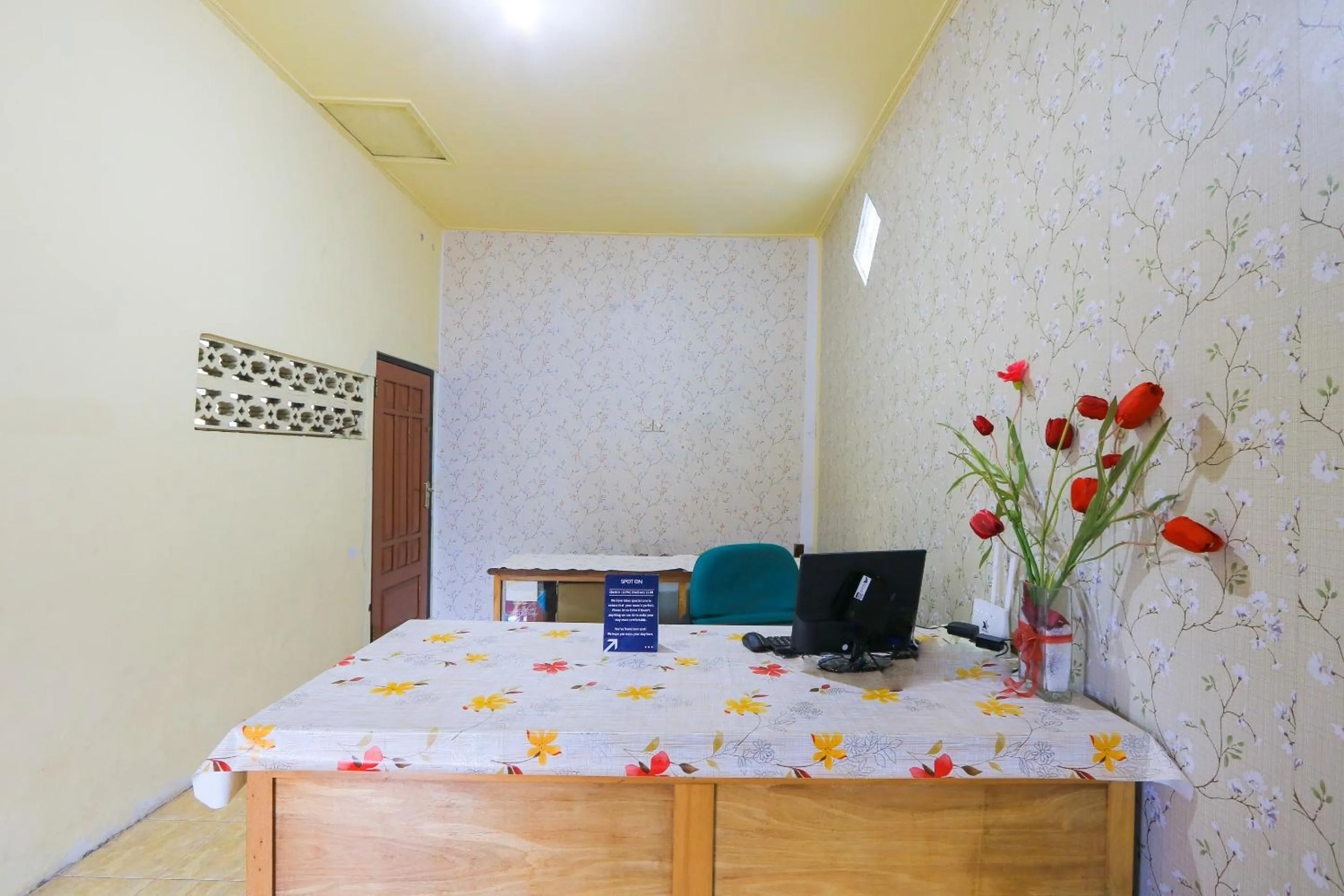 Lobby or reception in OYO 2497 Pesona Guest House