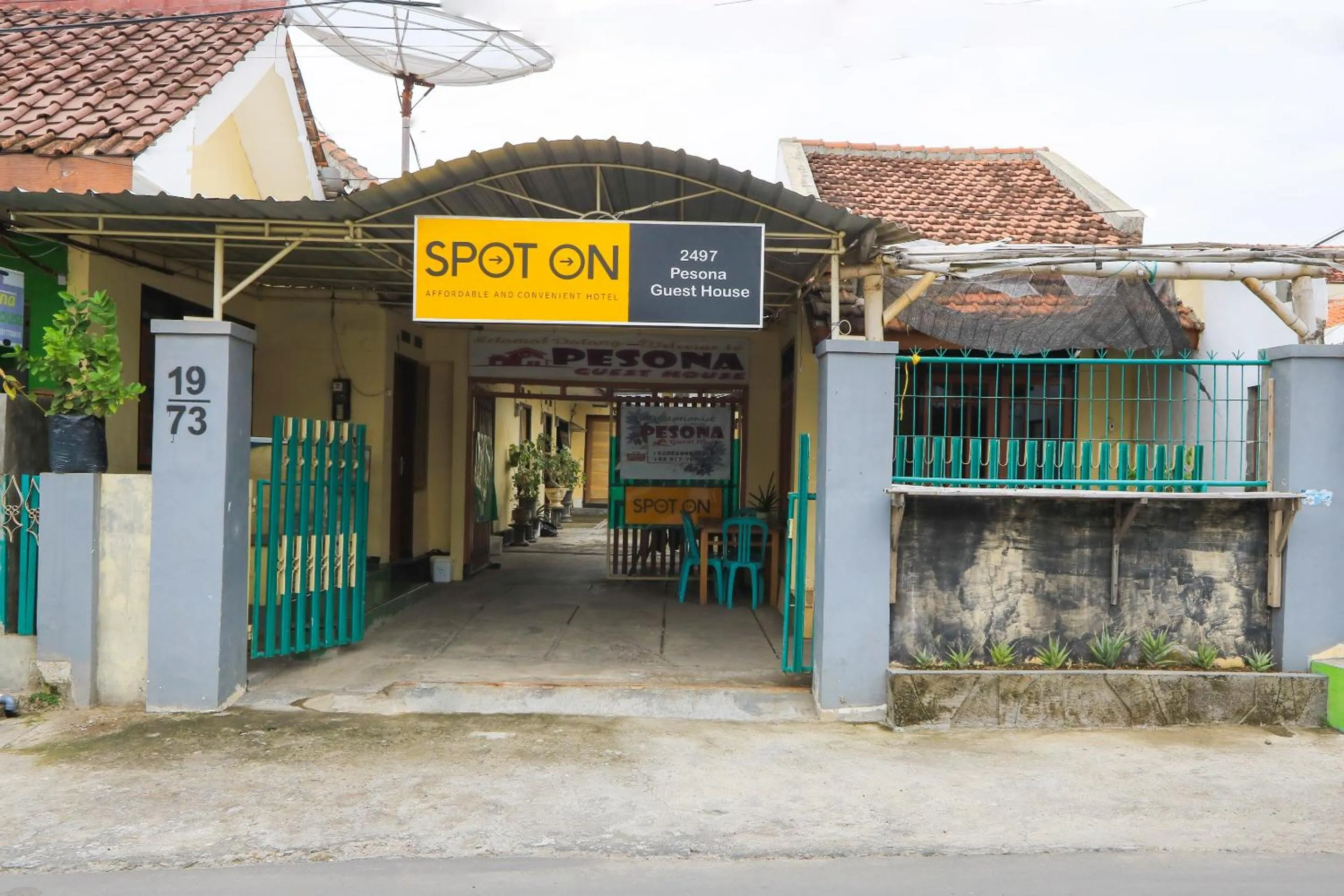 Facade/entrance in OYO 2497 Pesona Guest House