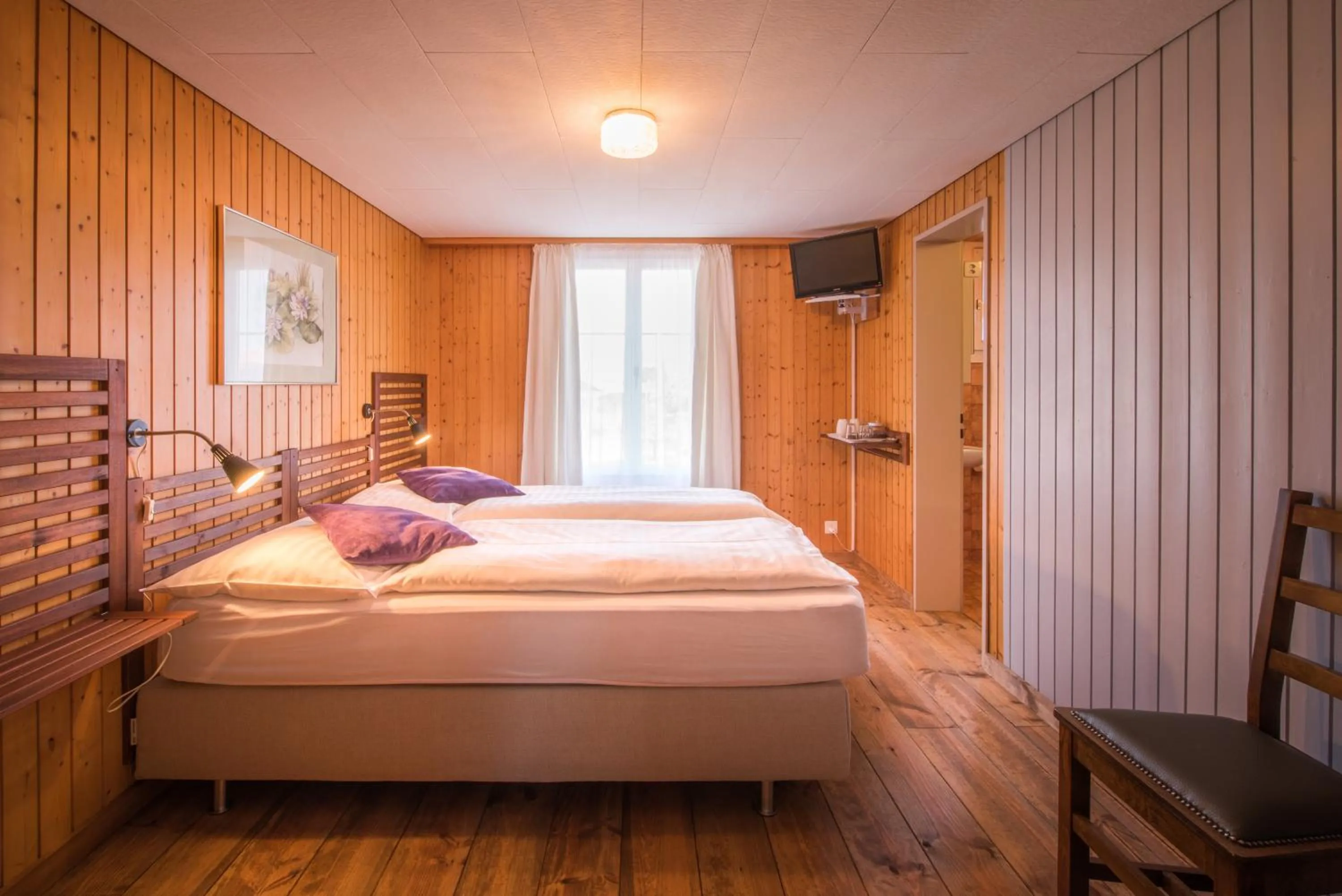 Day, Bed in Hotel Tell and Apartments