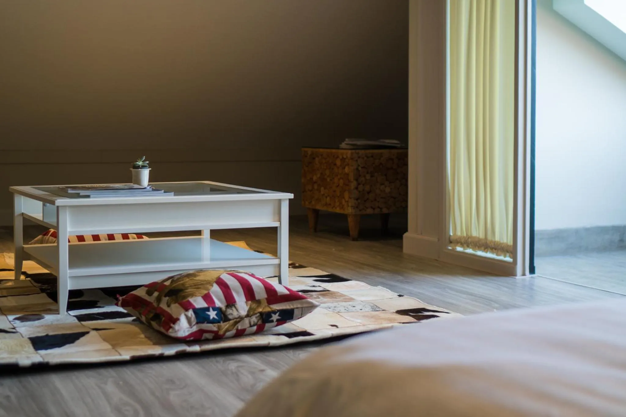 Library, Bed in Merchant House Chiangmai