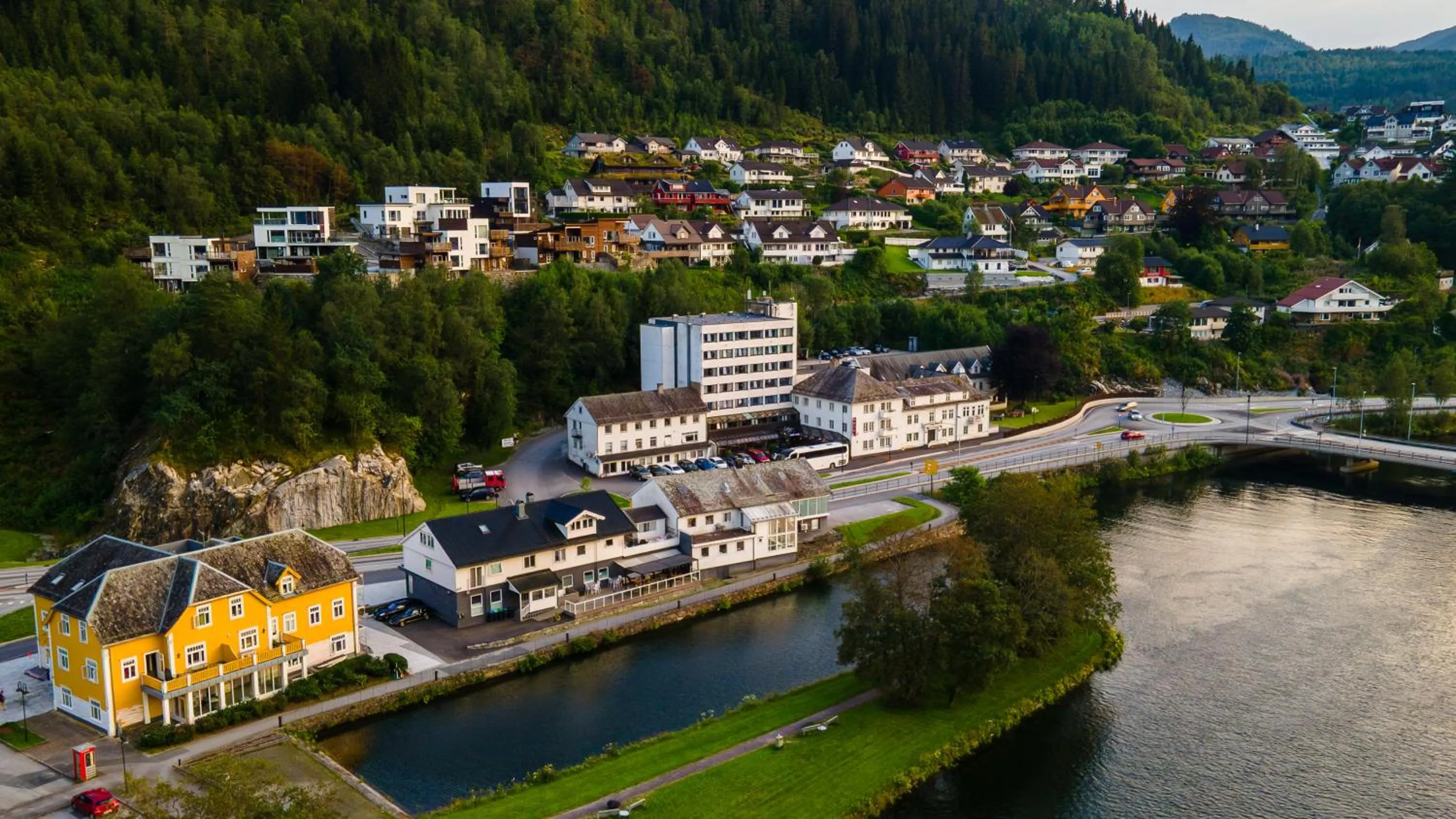 Property building in Førde Hotel - Unike Hoteller