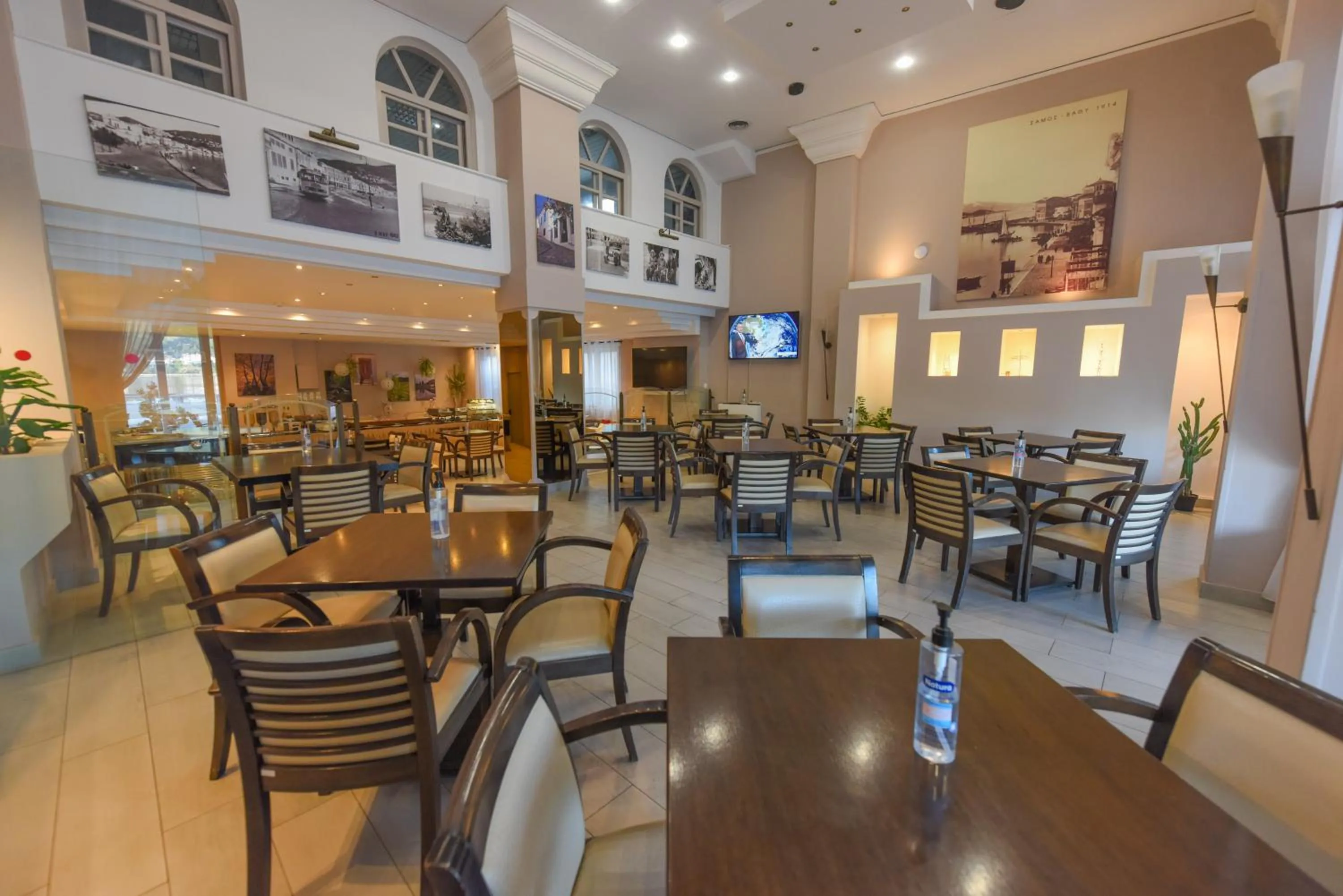 Restaurant/places to eat in Samos Hotel