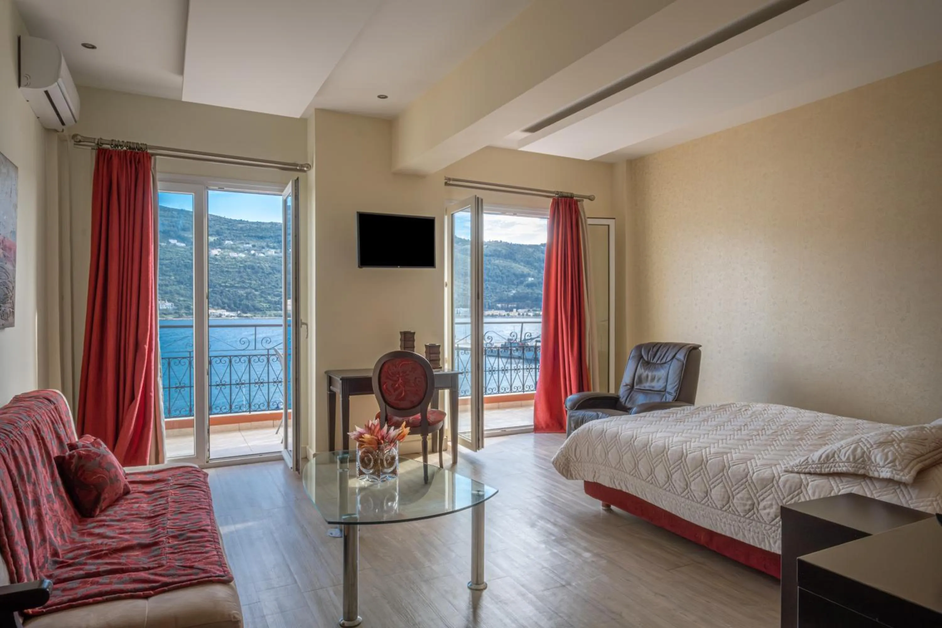 Photo of the whole room in Samos Hotel