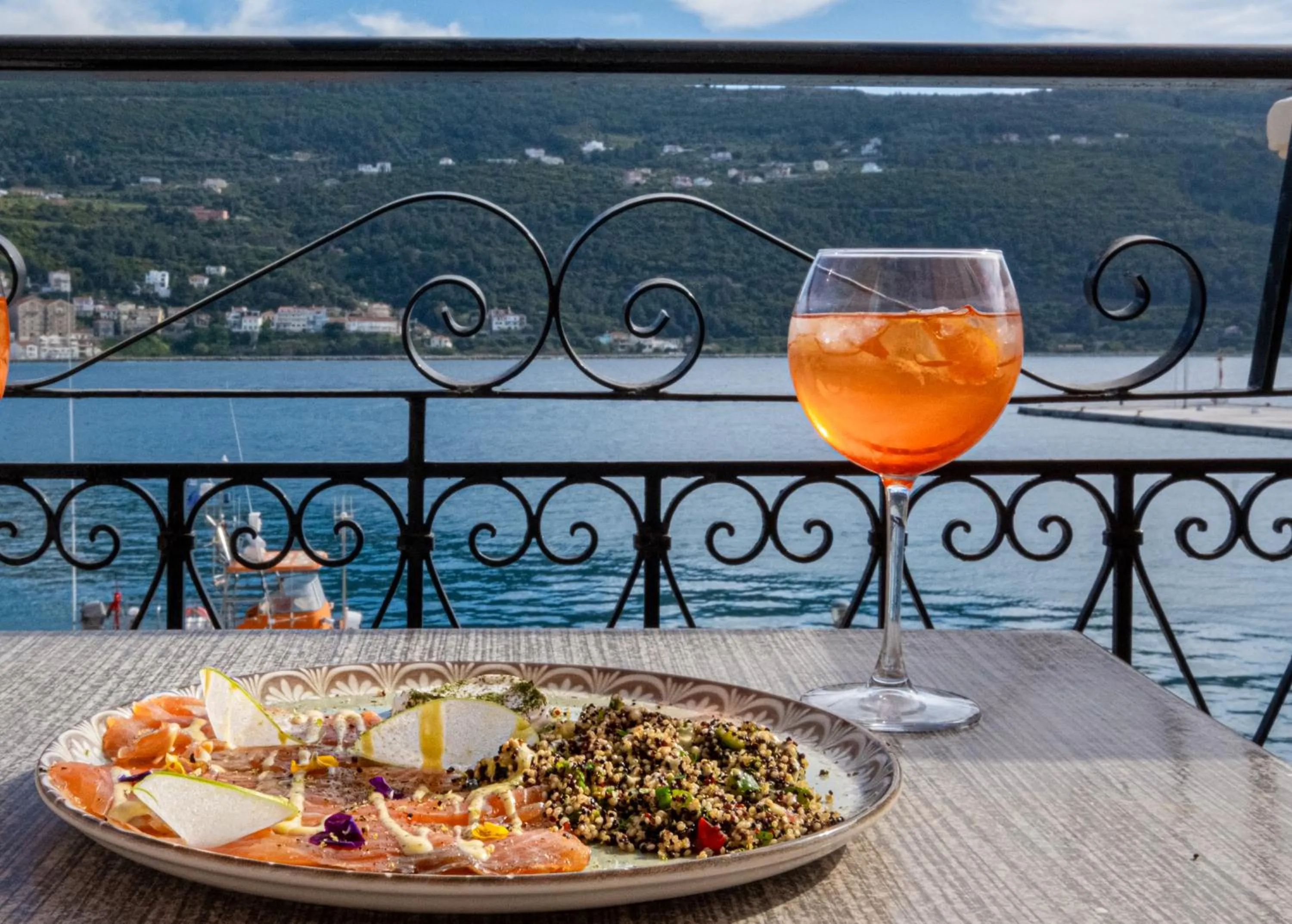 Food and drinks in Samos Hotel