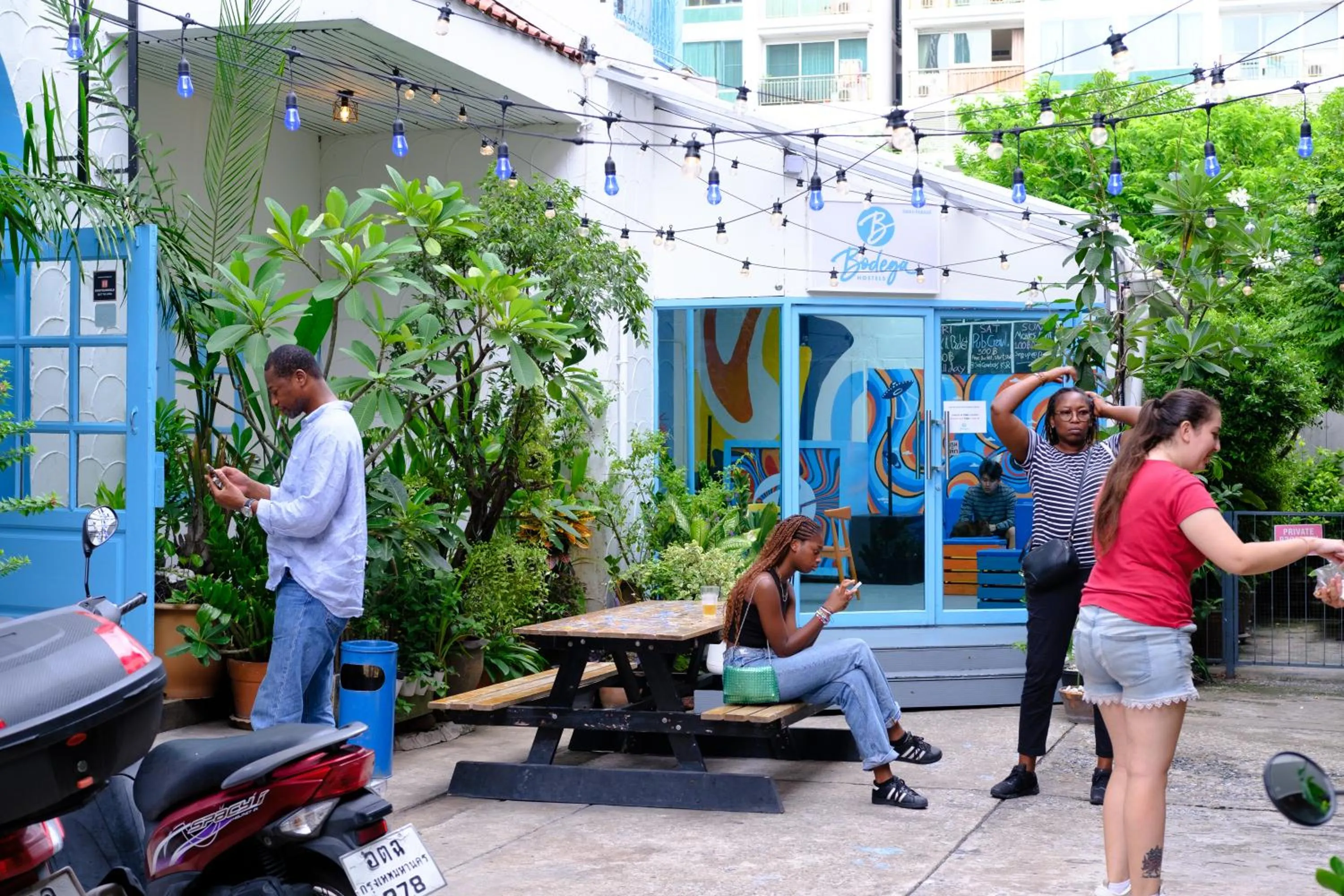 Property building in Bodega Bangkok Soi 23