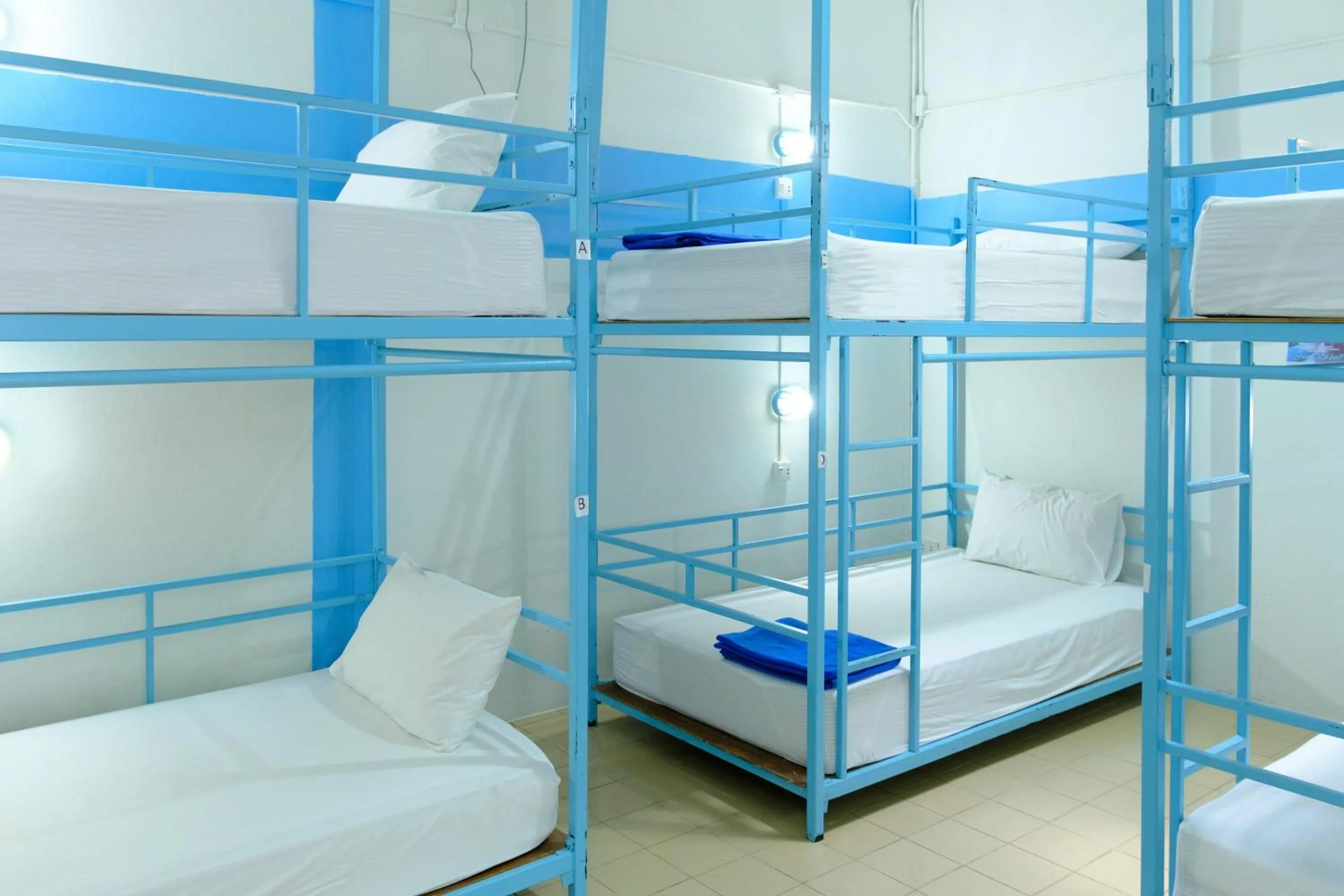 Photo of the whole room, Bed in Bodega Bangkok Soi 23