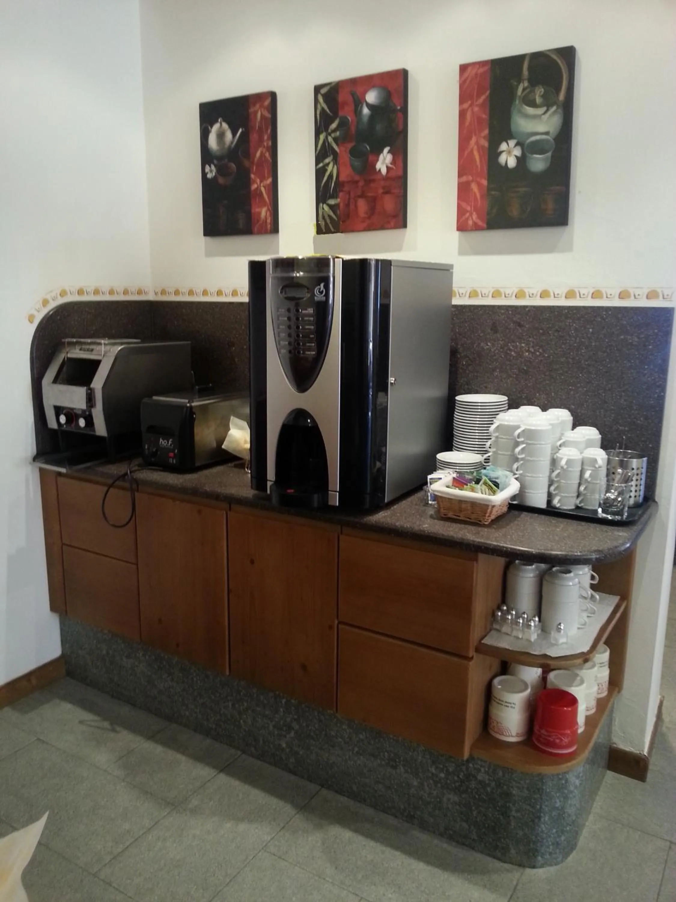 Restaurant/places to eat in Residence Panorama