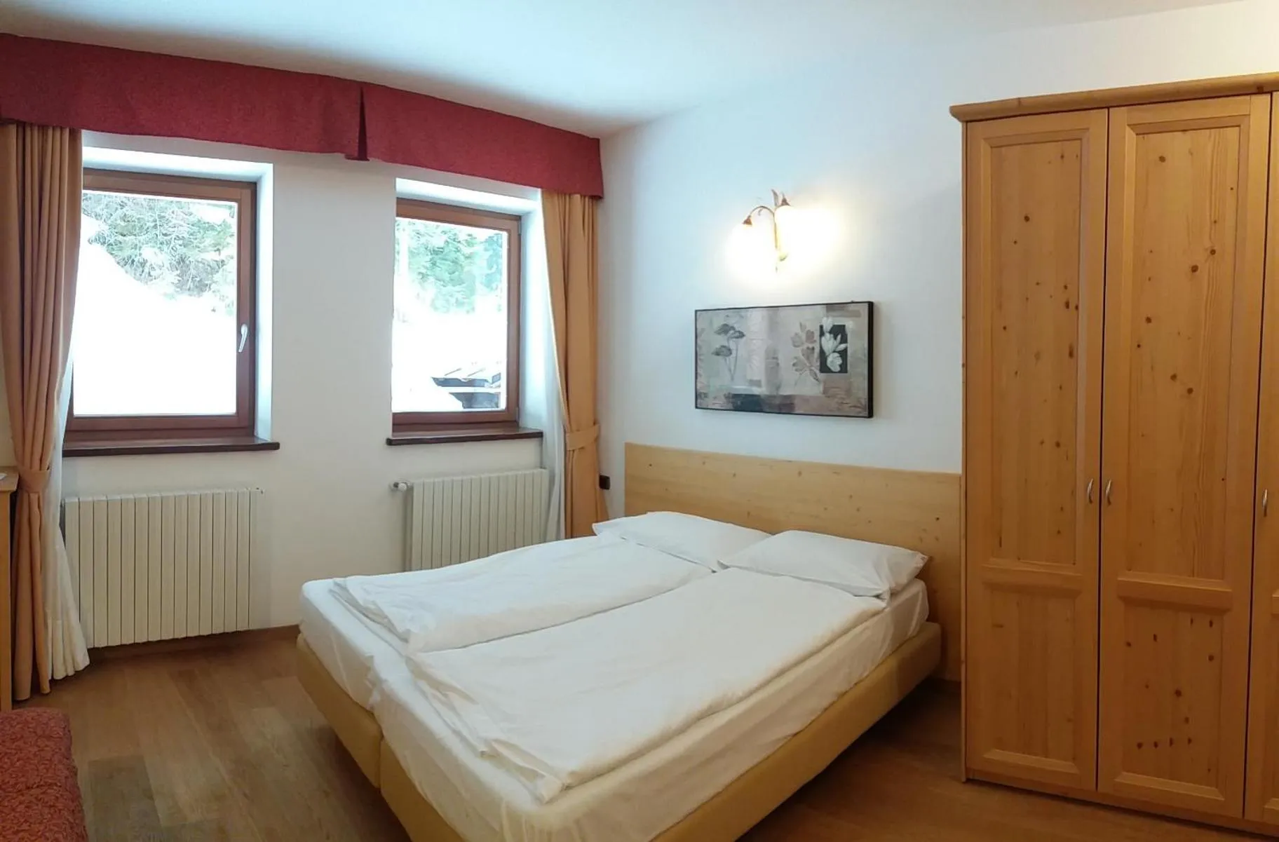 Photo of the whole room, Bed in Residence Panorama