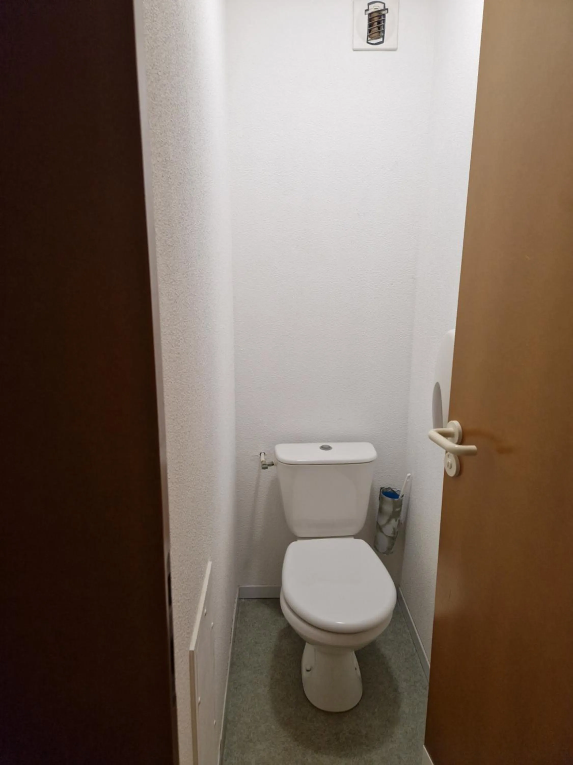 Toilet in Quick Palace Vannes