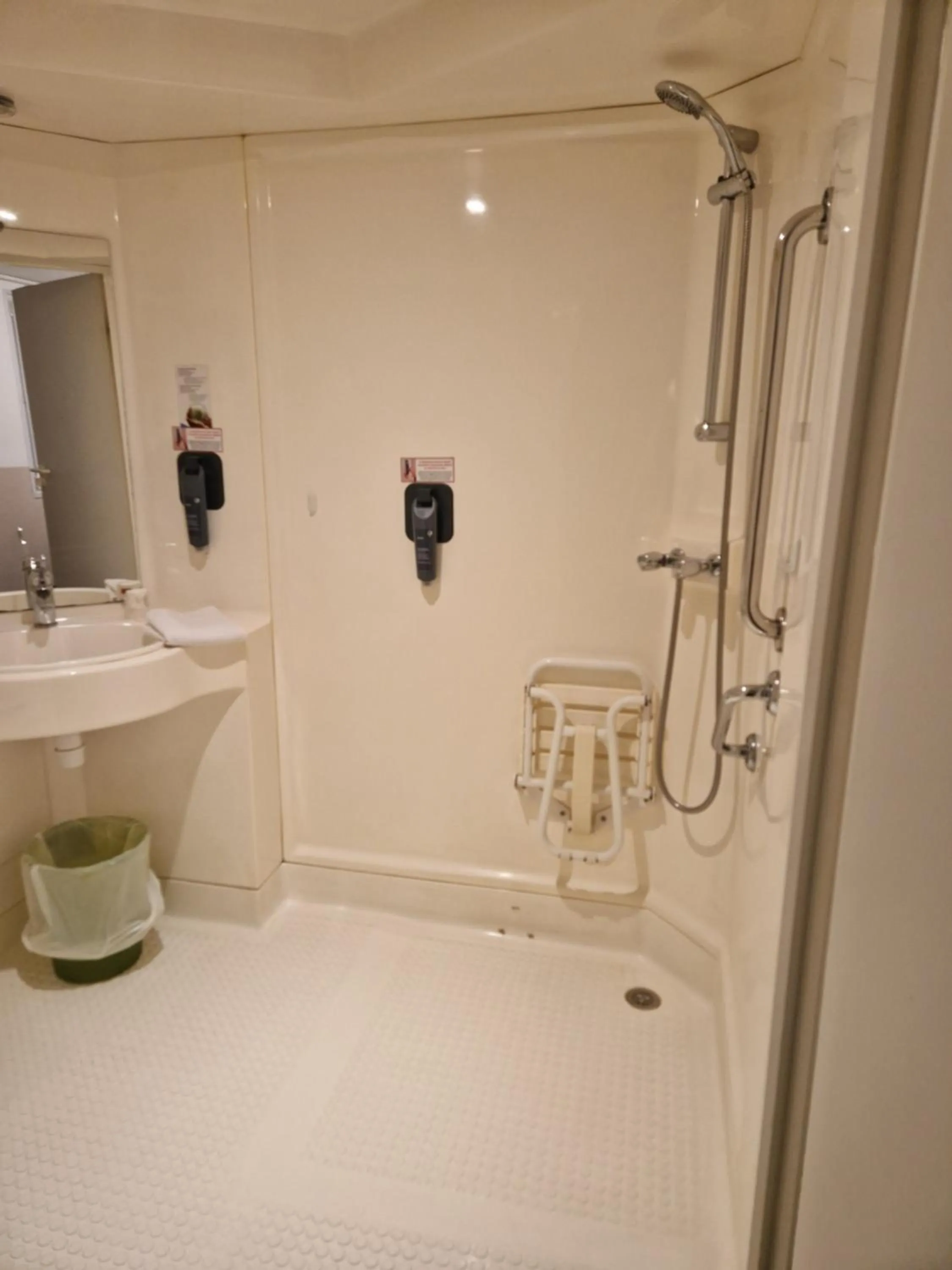 Shower in Quick Palace Vannes