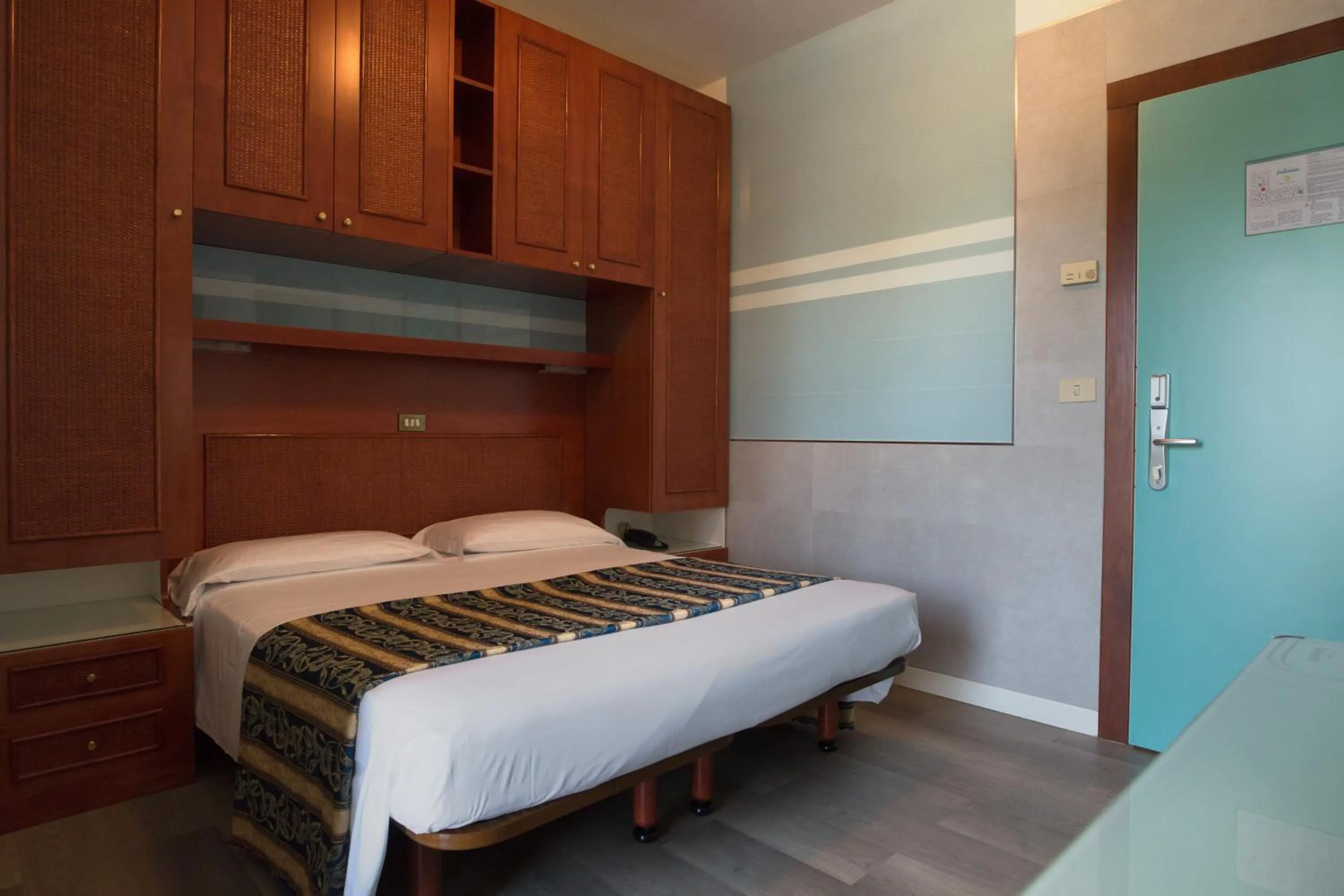 Photo of the whole room, Bed in Hotel Colombo