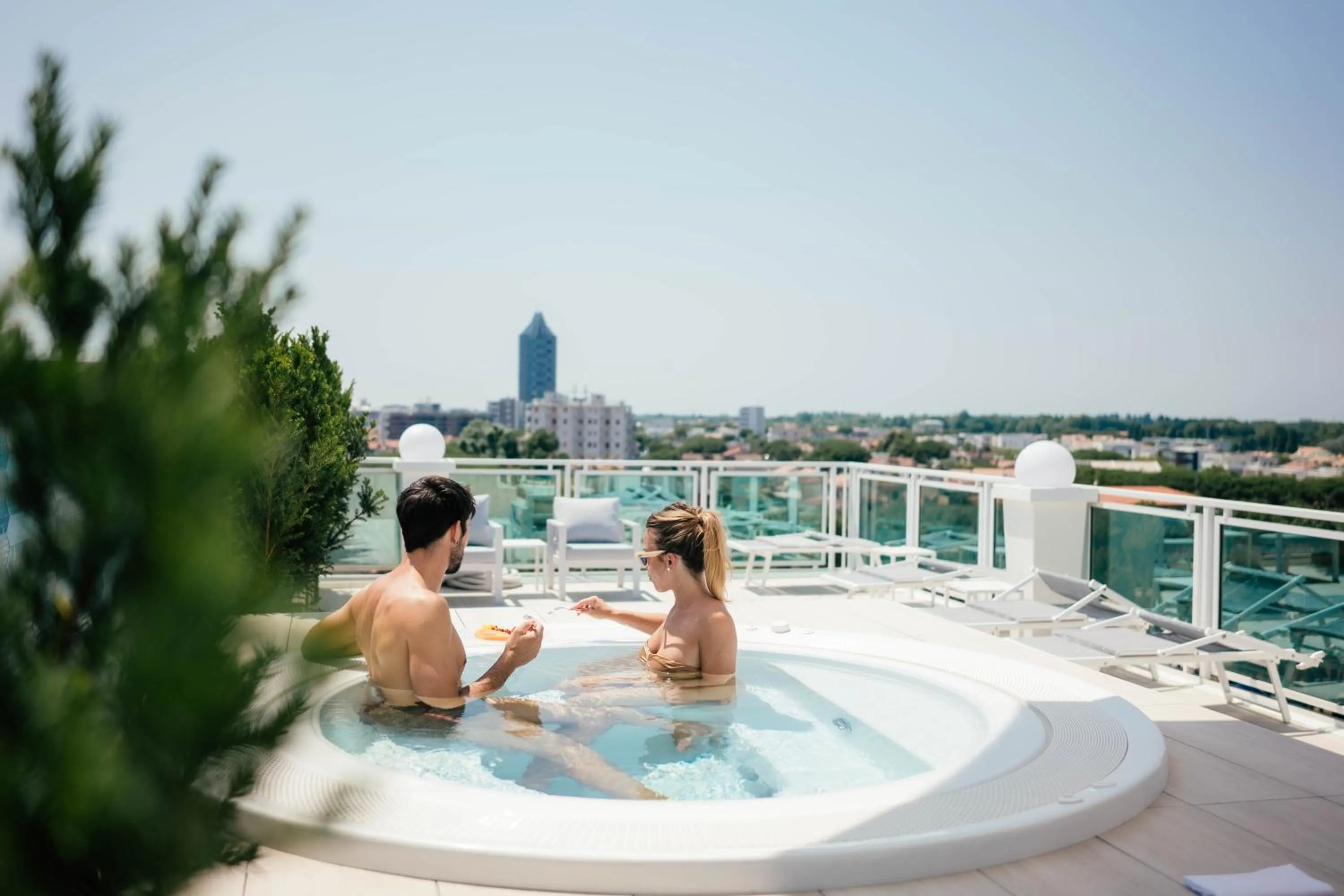 Hot Tub in Hotel Colombo