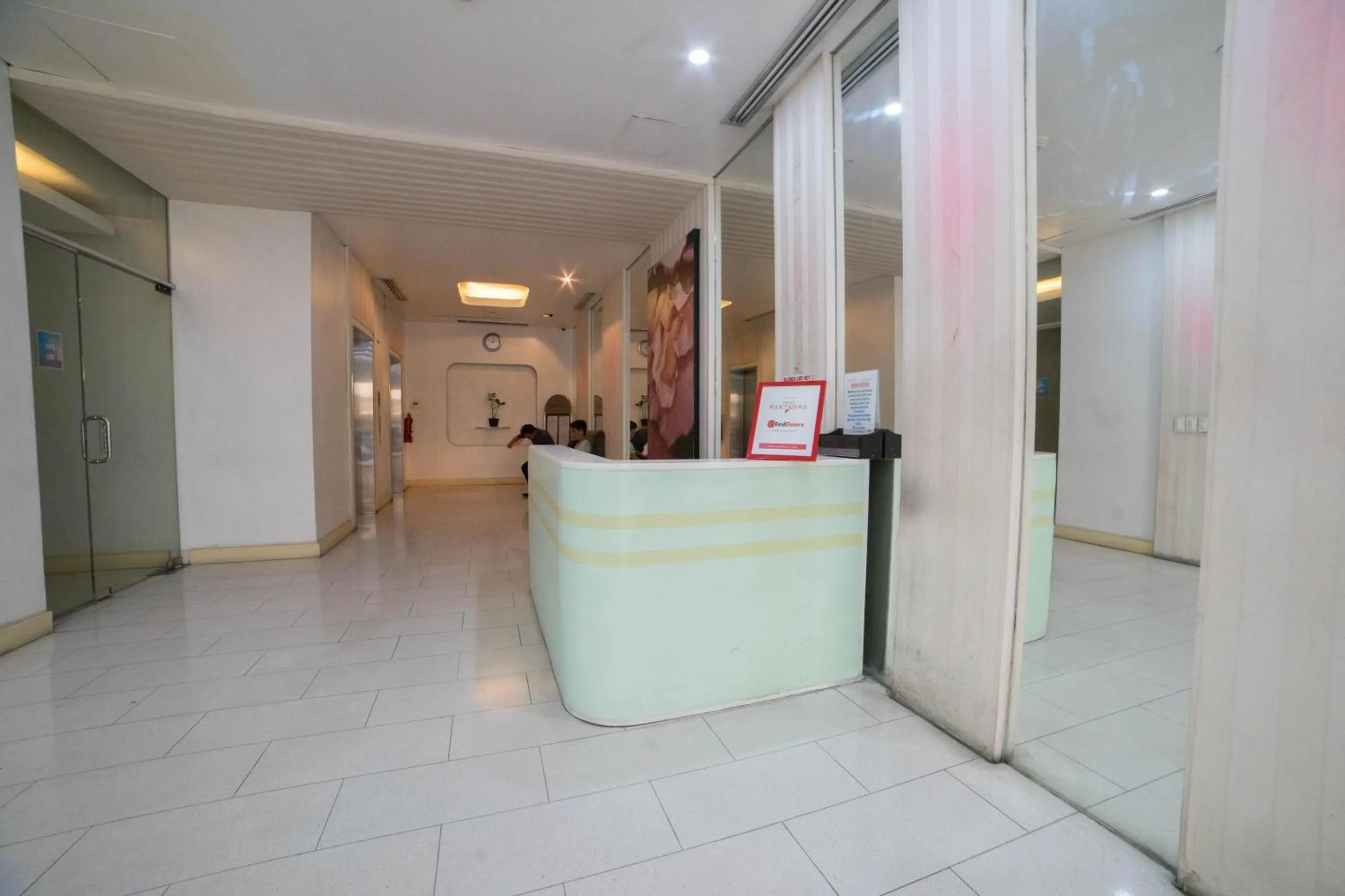 Lobby or reception, Lobby/Reception in RedDoorz at Bel Air Soho Suites Makati City
