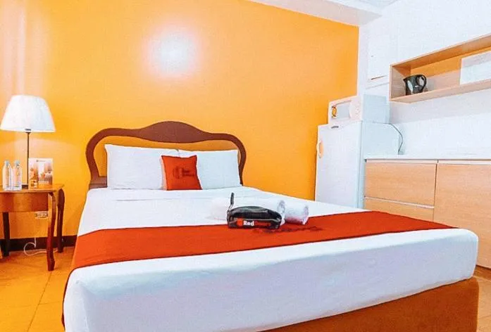 Bed in RedDoorz at Bel Air Soho Suites Makati City