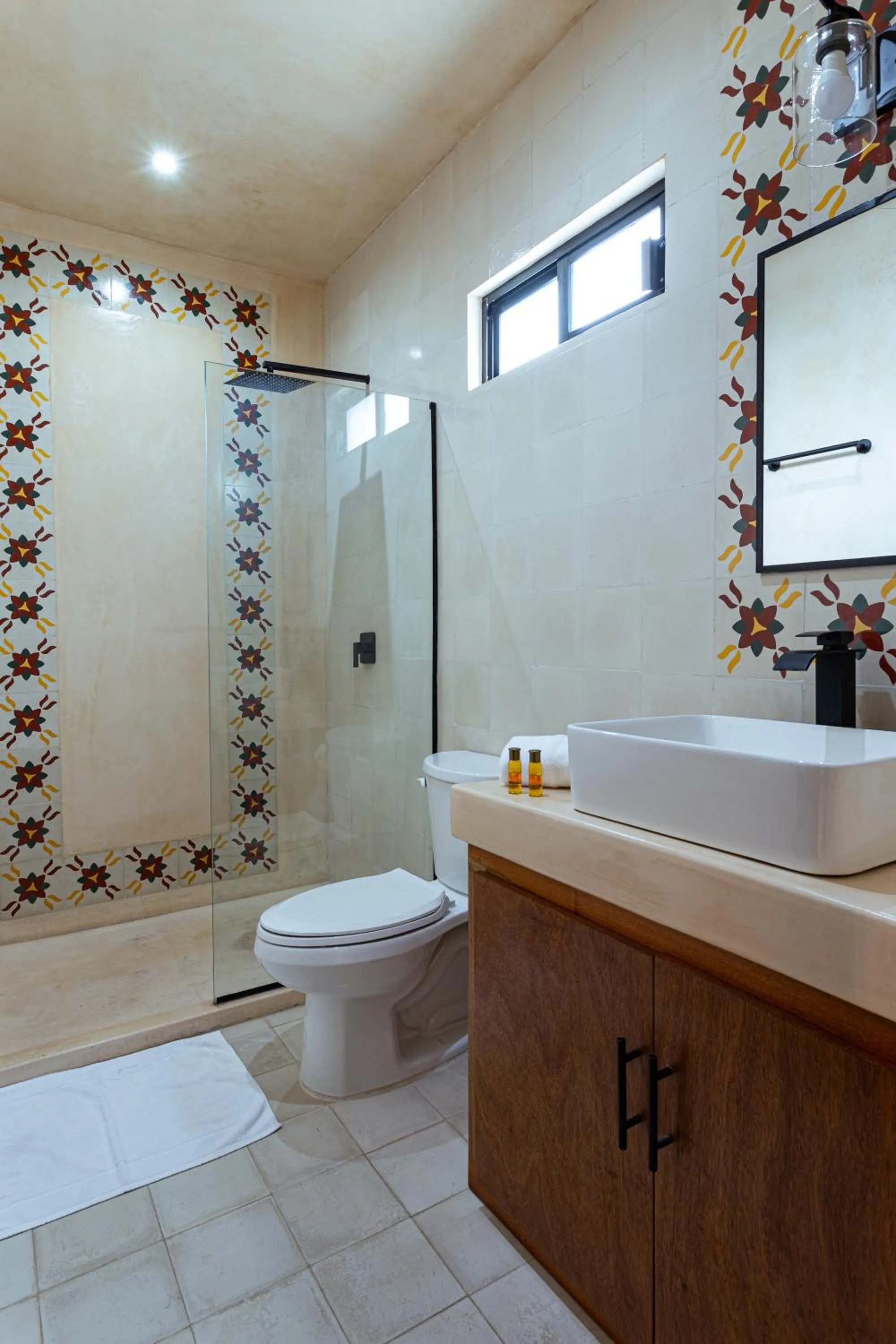 Toilet in La Aurora Hotel Colonial