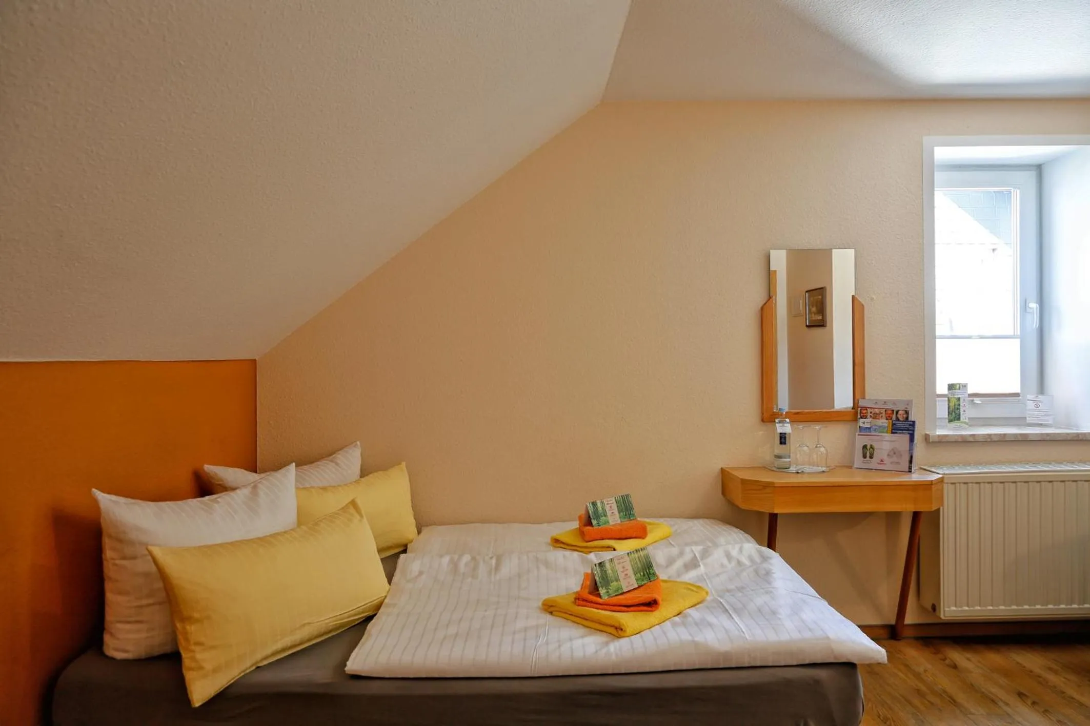 Bedroom, Bed in Konsum Gästehaus Quisisana - Oberhof