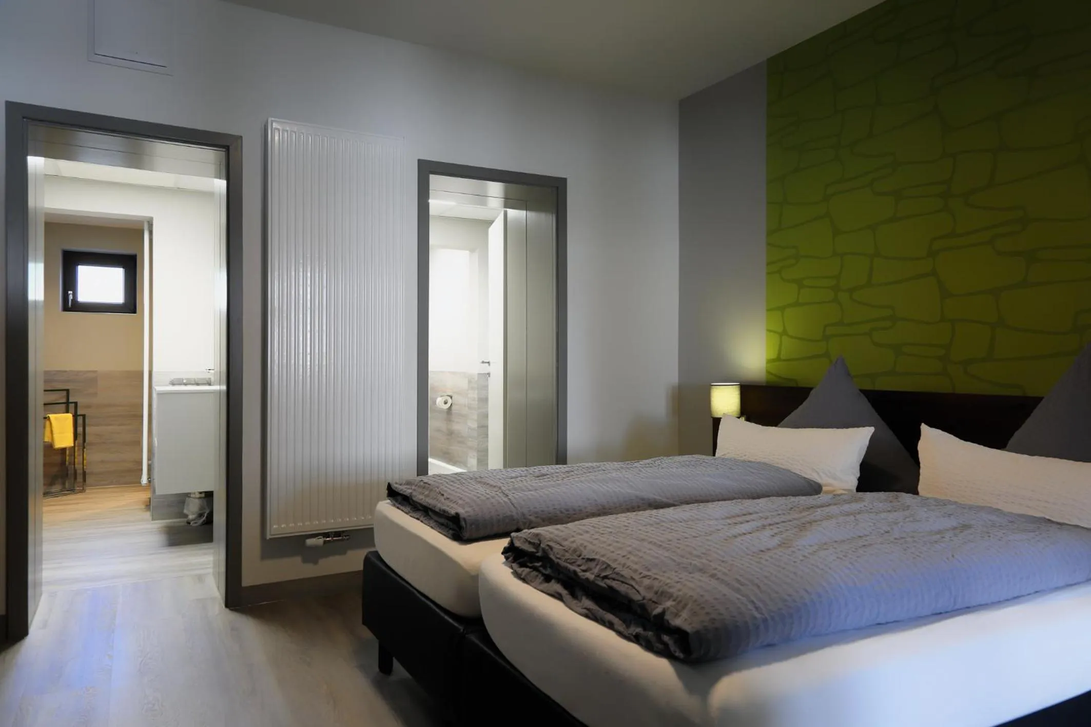 Photo of the whole room, Bed in Konsum Gästehaus Quisisana - Oberhof