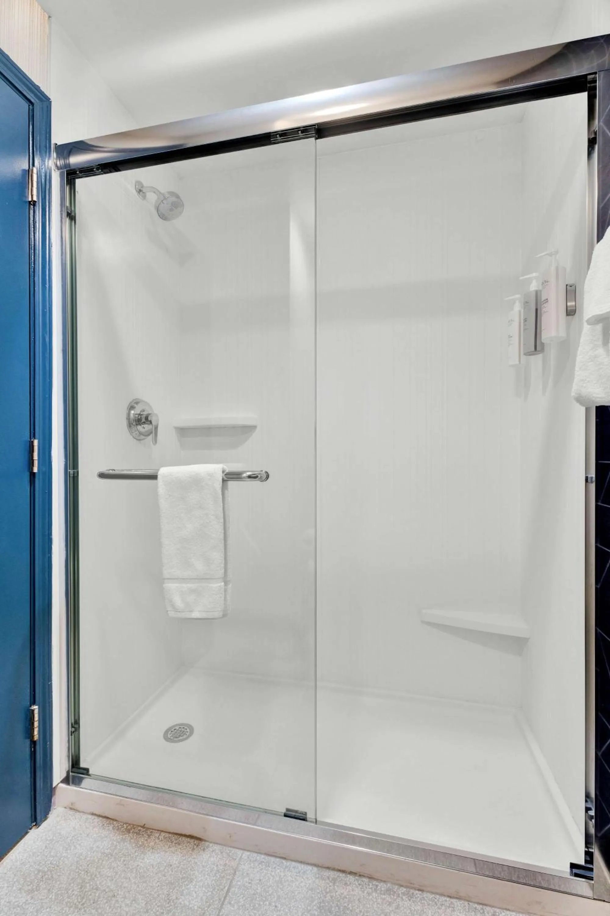 Bathroom in Comfort Inn Plymouth