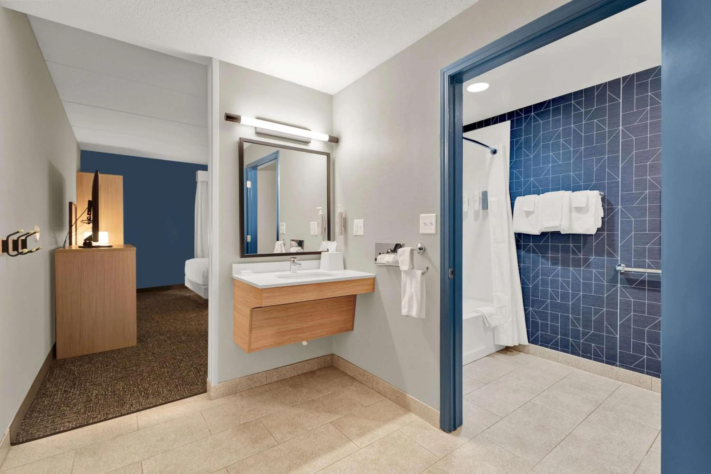 Bathroom in Comfort Inn Plymouth