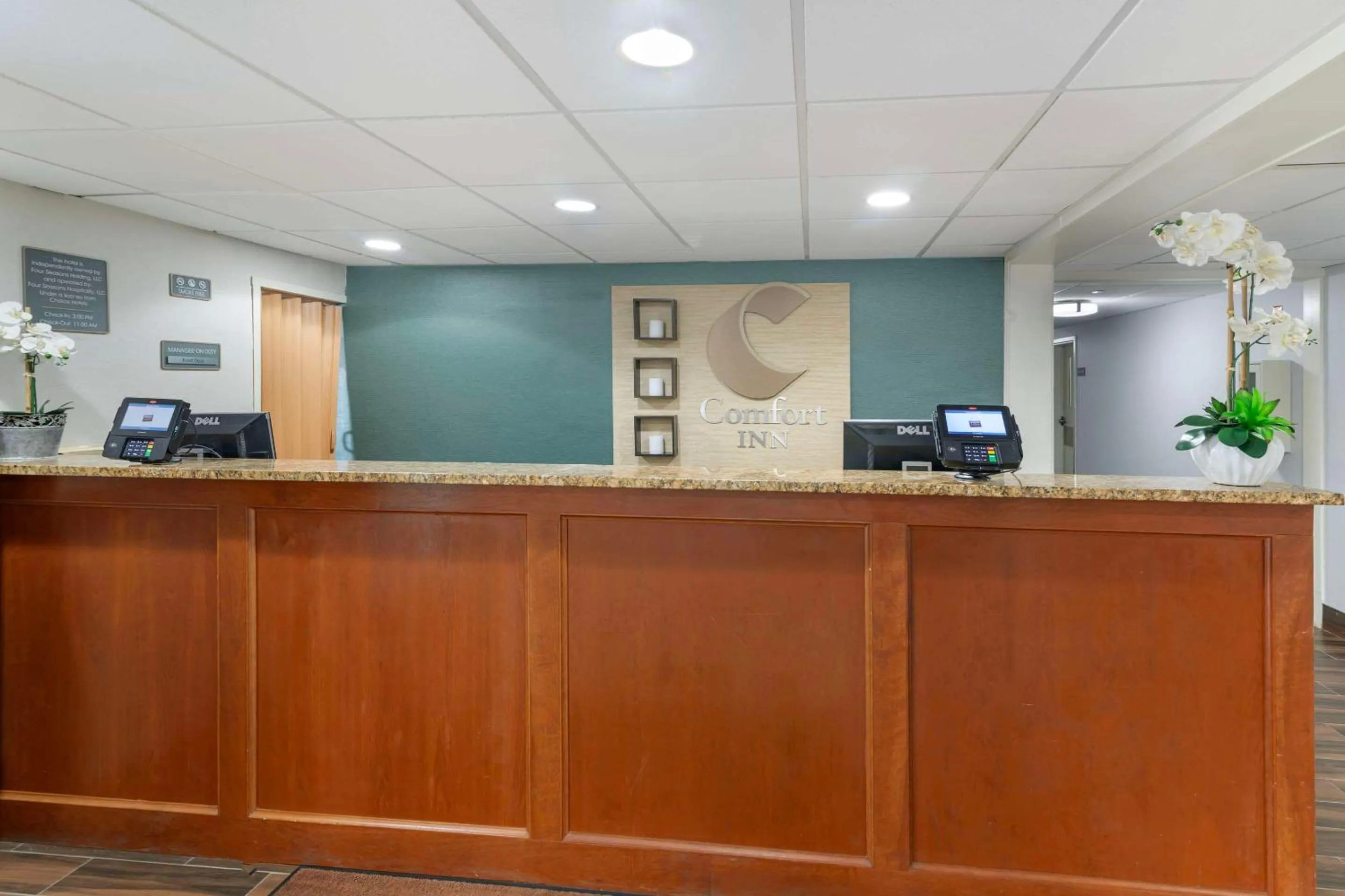 Lobby or reception in Comfort Inn South Portland Airport